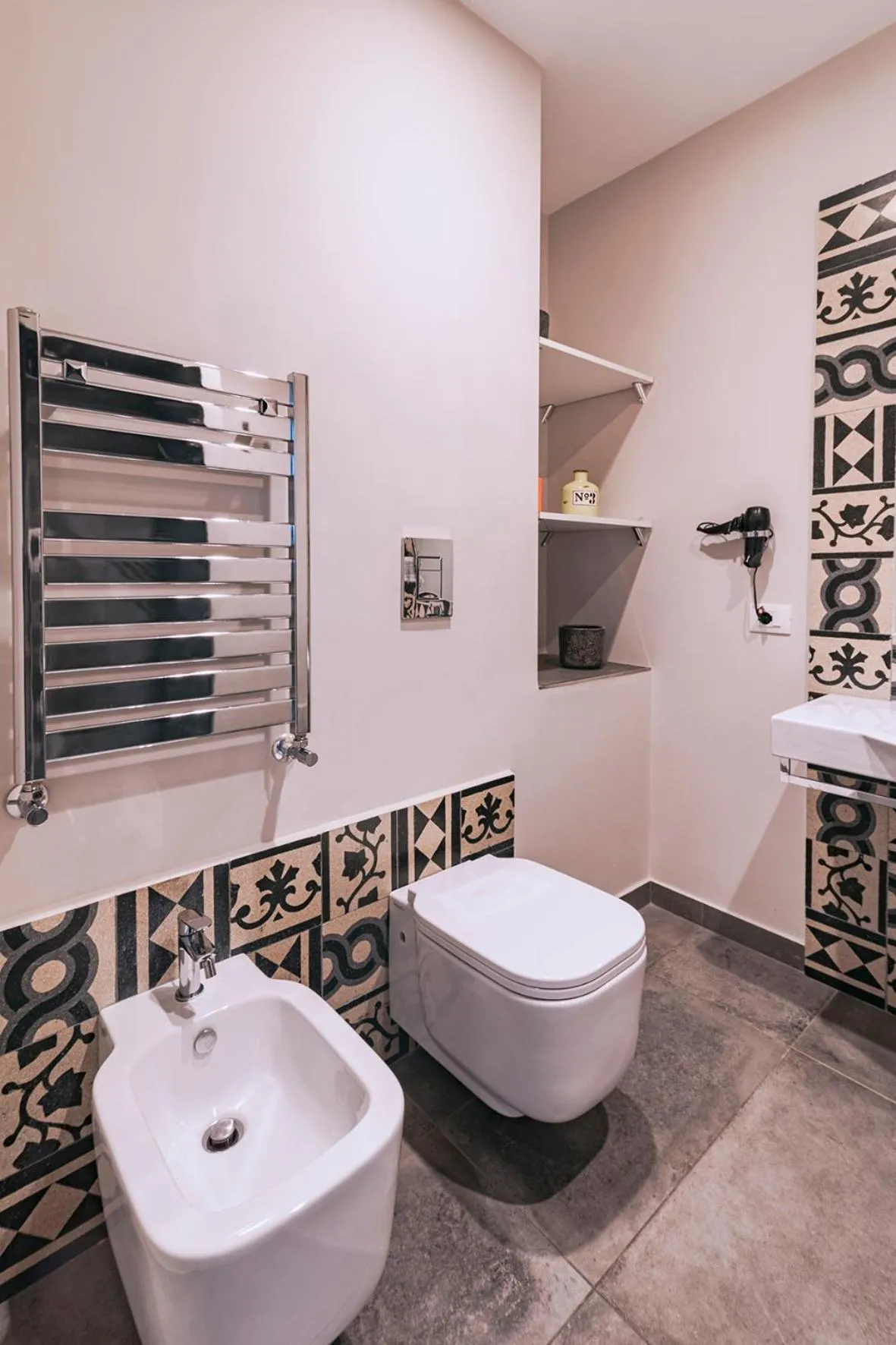 Bathroom in La Smorfia