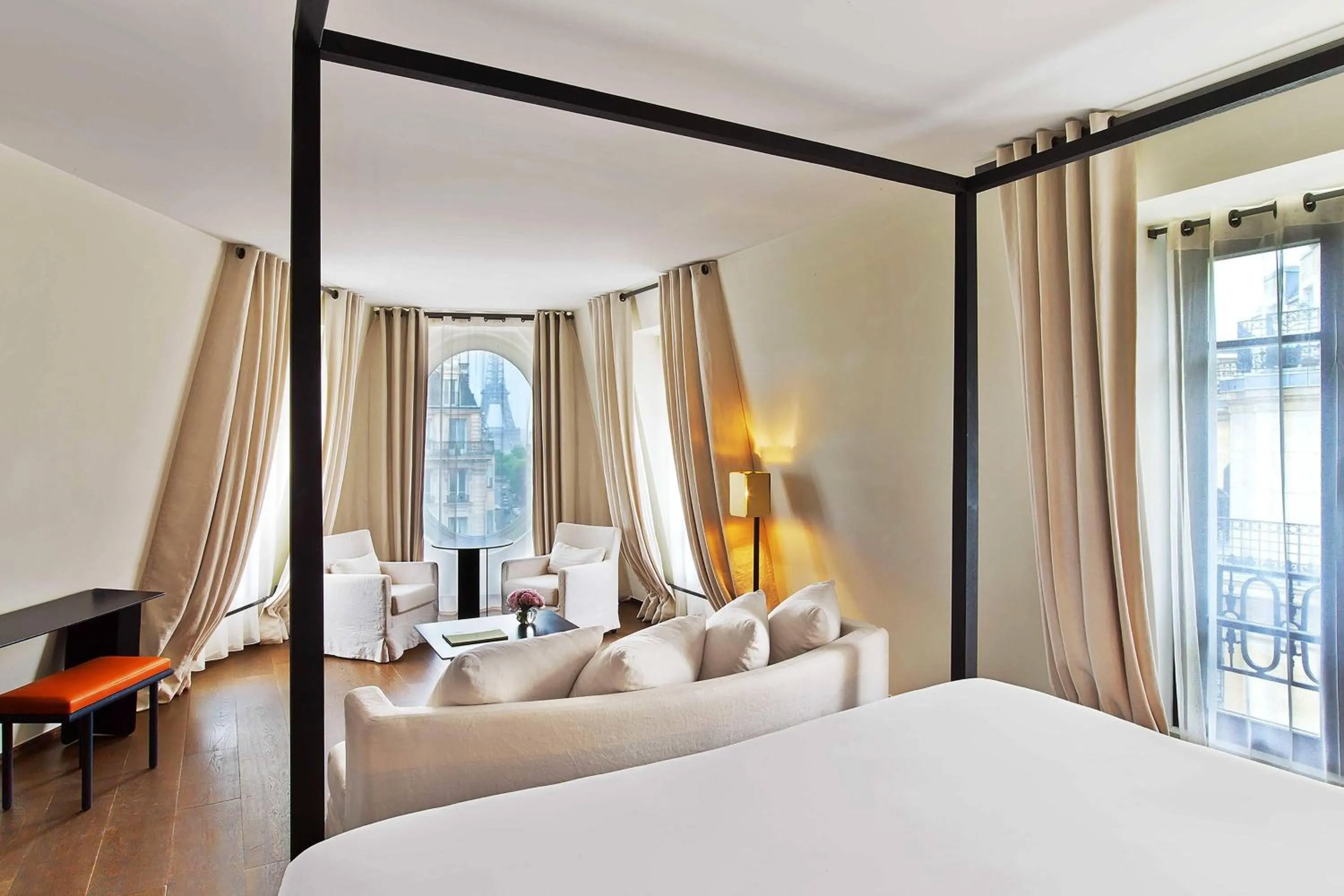 Photo of the whole room, Bed in Le Metropolitan, Paris Tour Eiffel, a Tribute Portfolio Hotel