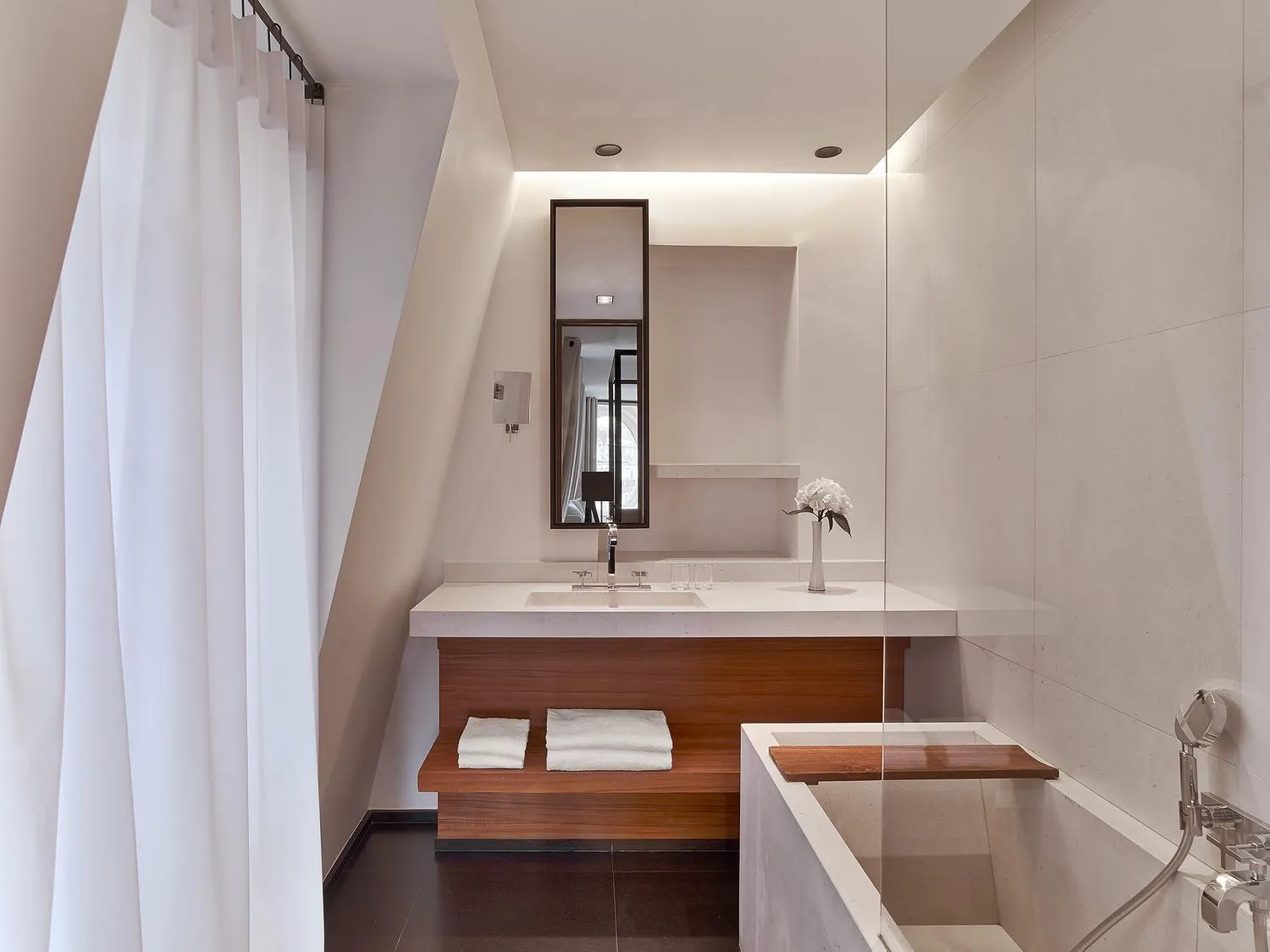 Bathroom in Le Metropolitan, Paris Tour Eiffel, a Tribute Portfolio Hotel