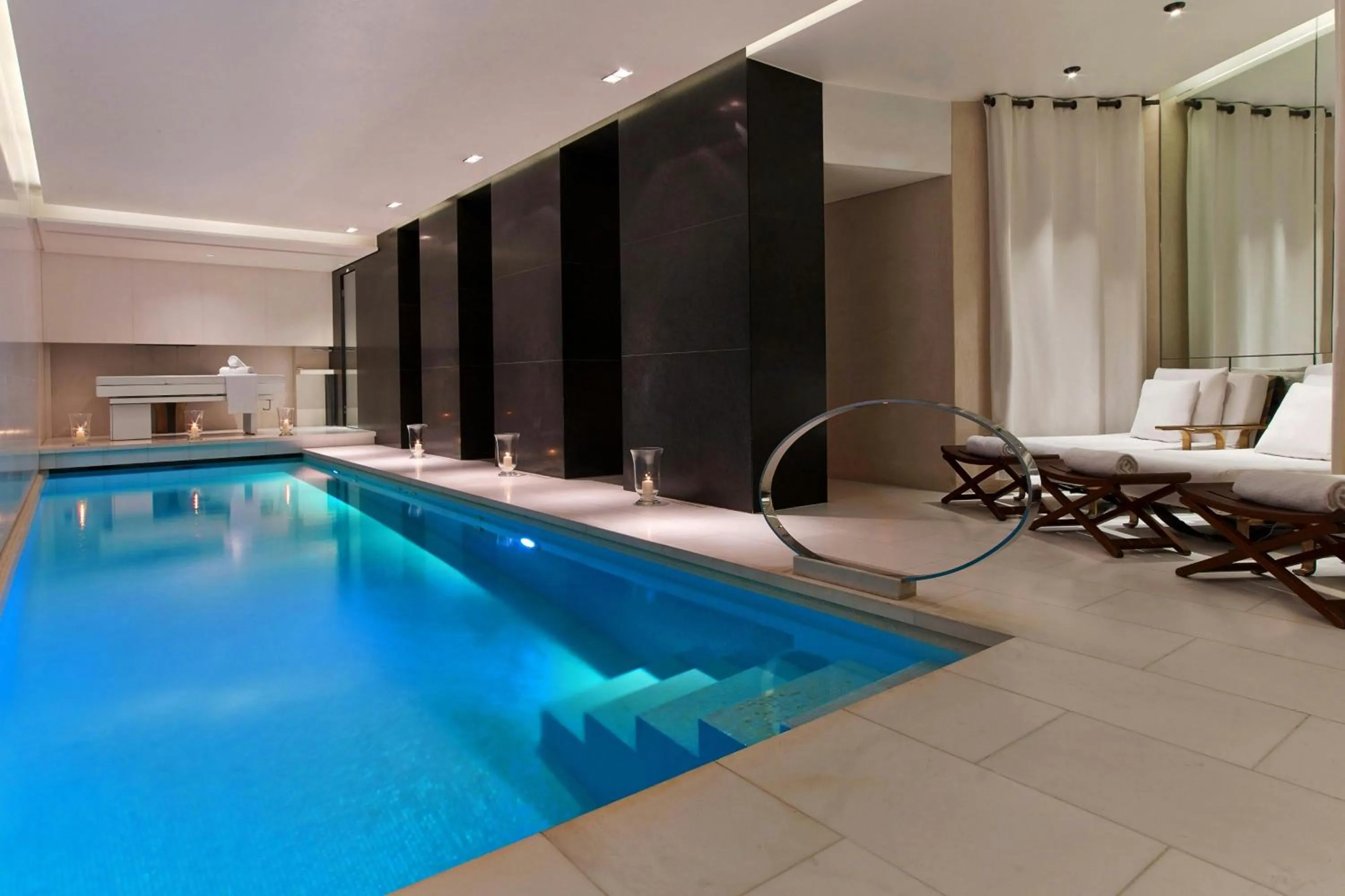 Swimming pool in Le Metropolitan, Paris Tour Eiffel, a Tribute Portfolio Hotel