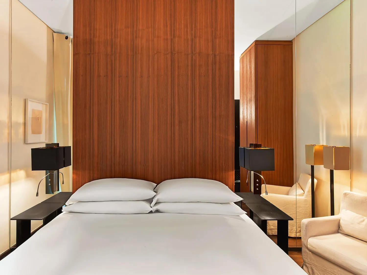 Bed in Le Metropolitan, Paris Tour Eiffel, a Tribute Portfolio Hotel