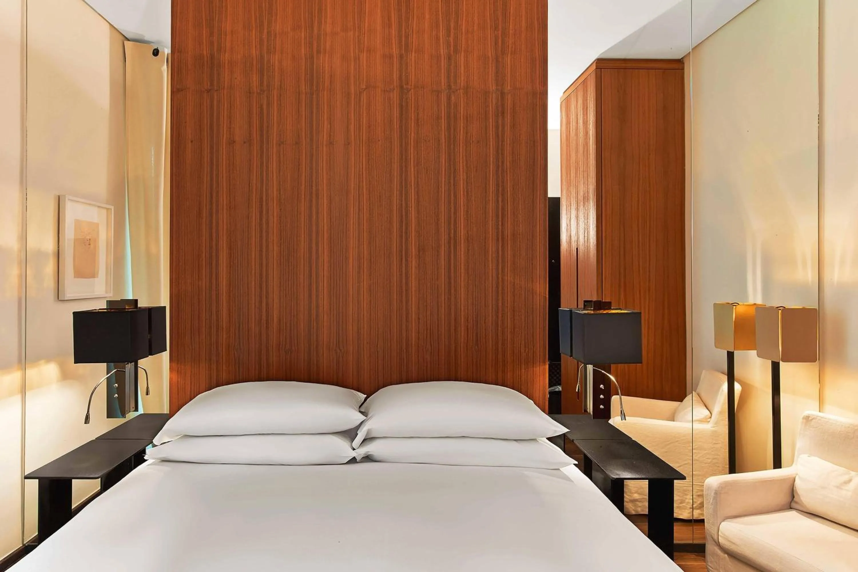 Photo of the whole room, Bed in Le Metropolitan, Paris Tour Eiffel, a Tribute Portfolio Hotel