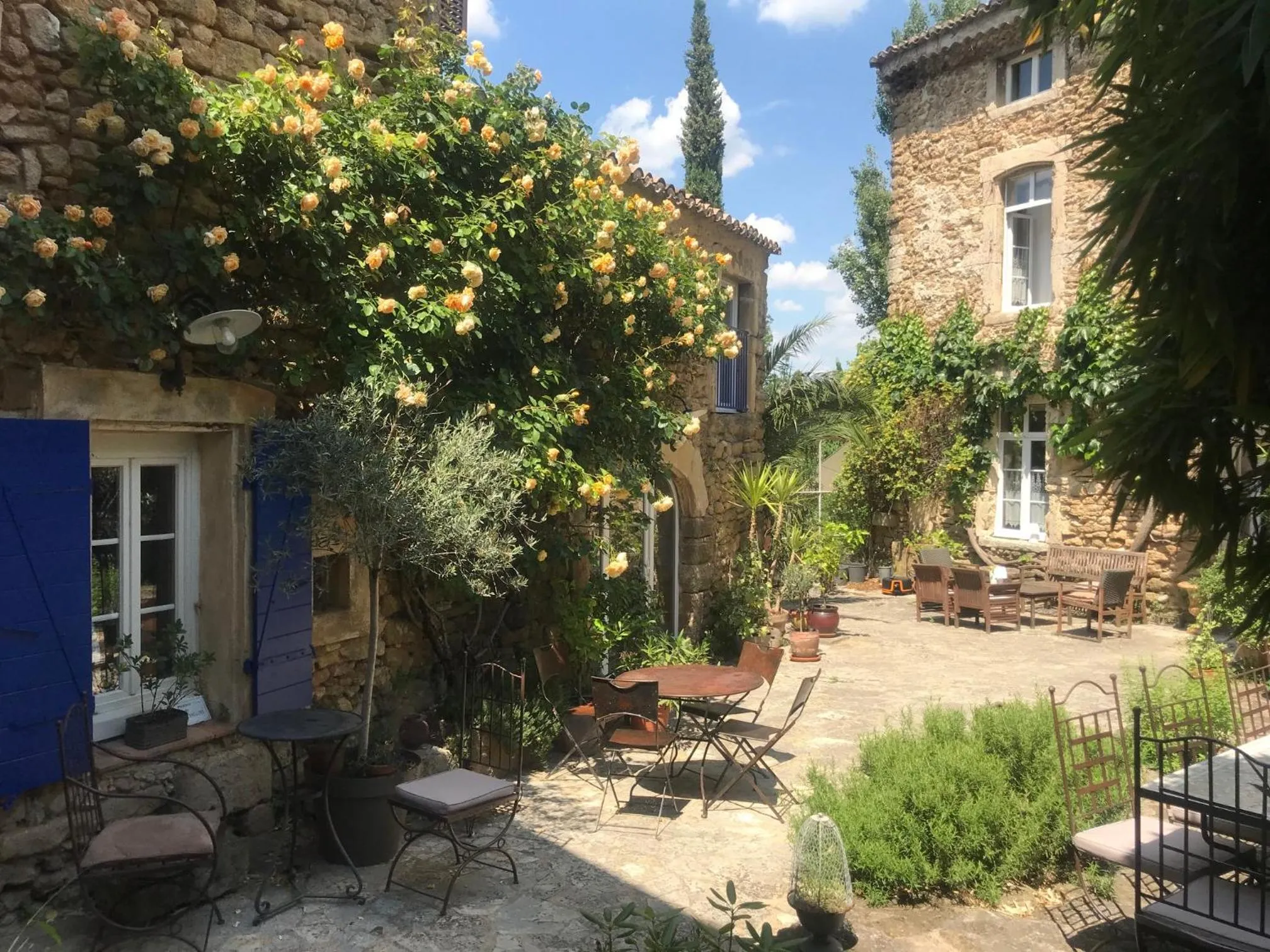 Property building in Les Aiguières en Provence