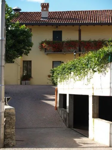 Property building in Hotel Locanda dell'Oca Bianca