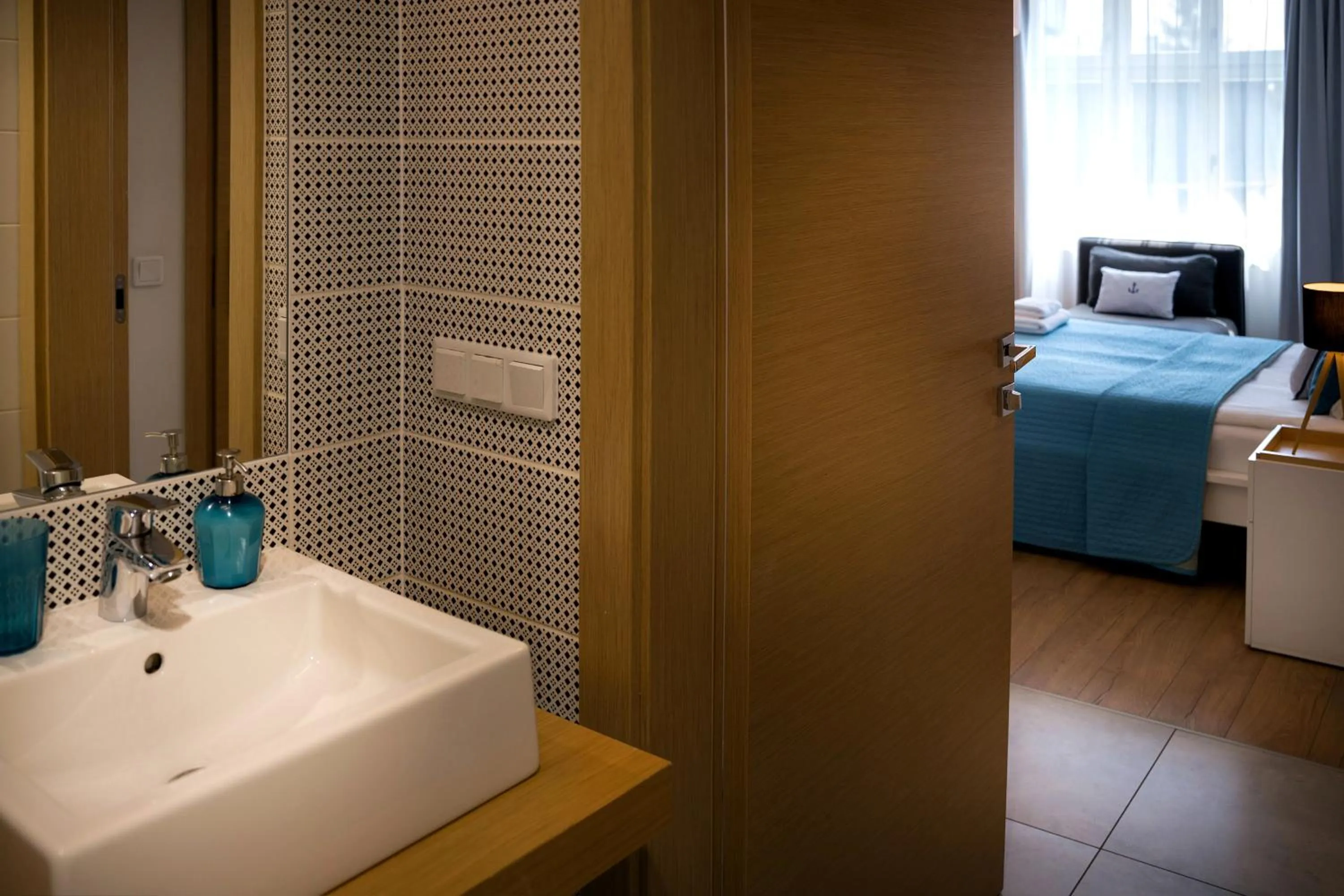 Bathroom, Bed in Riverside Aparthotel Cracow