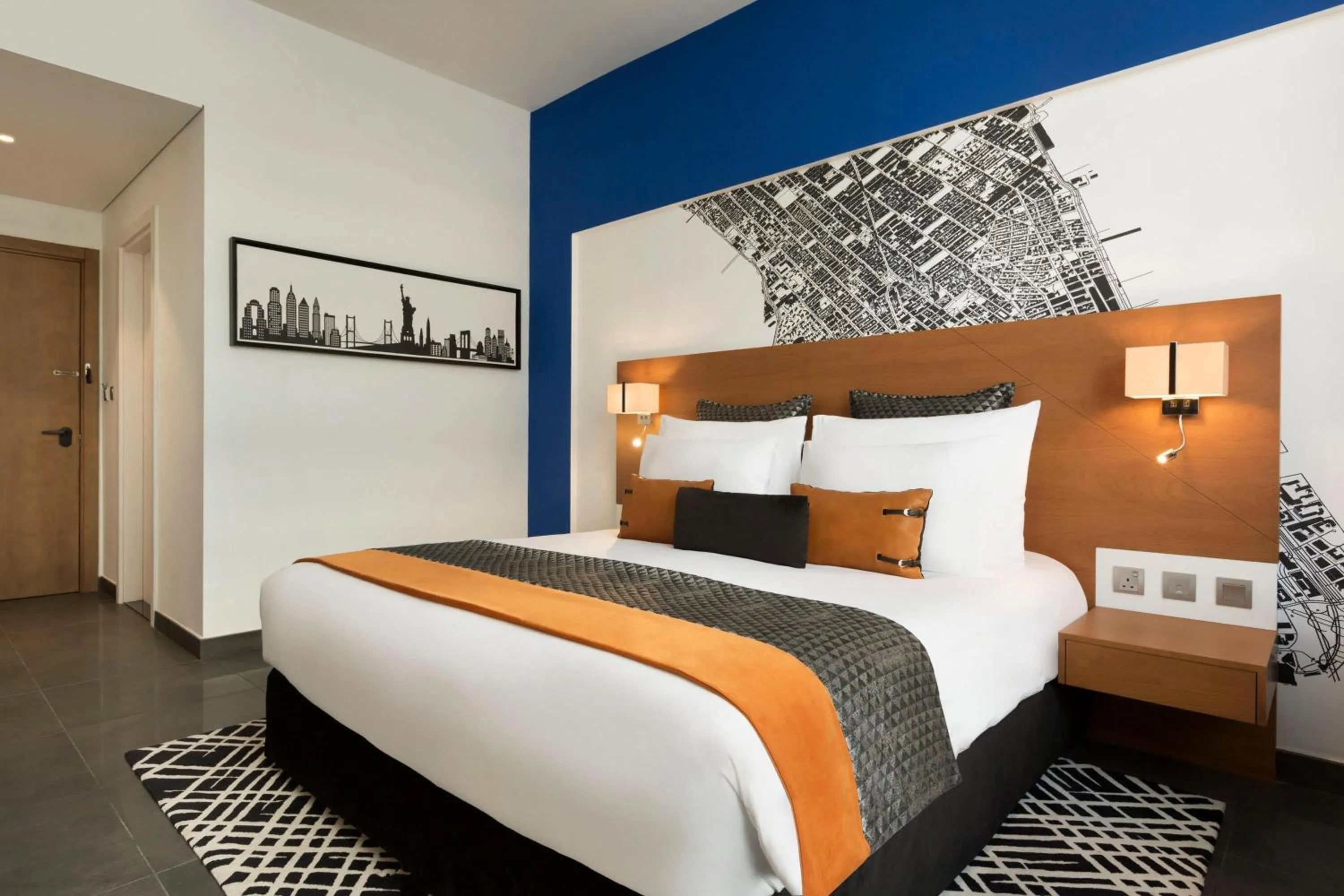 Photo of the whole room, Bed in TRYP by Wyndham Dubai