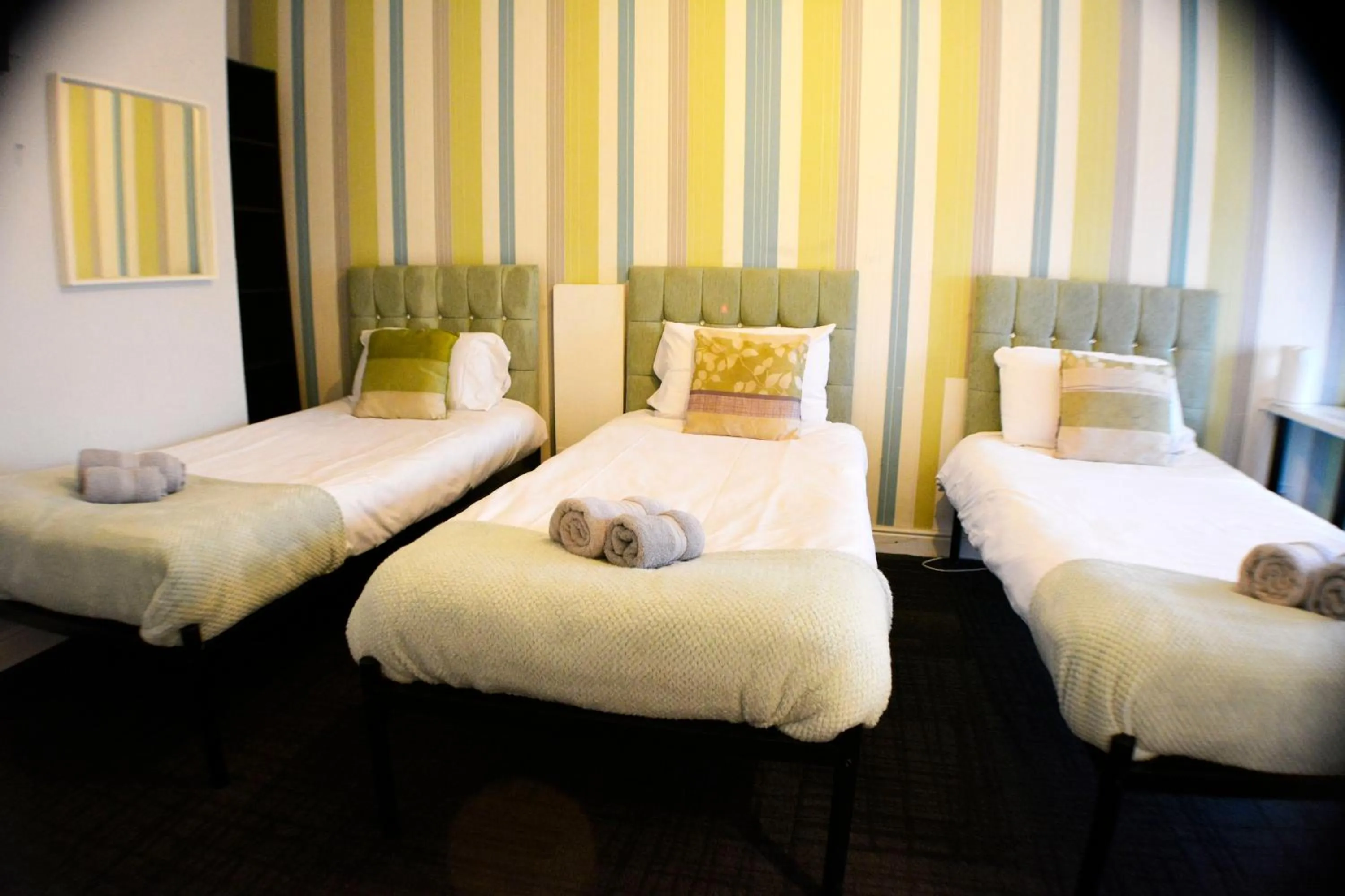 Bedroom, Bed in Queens Guesthouse Manchester