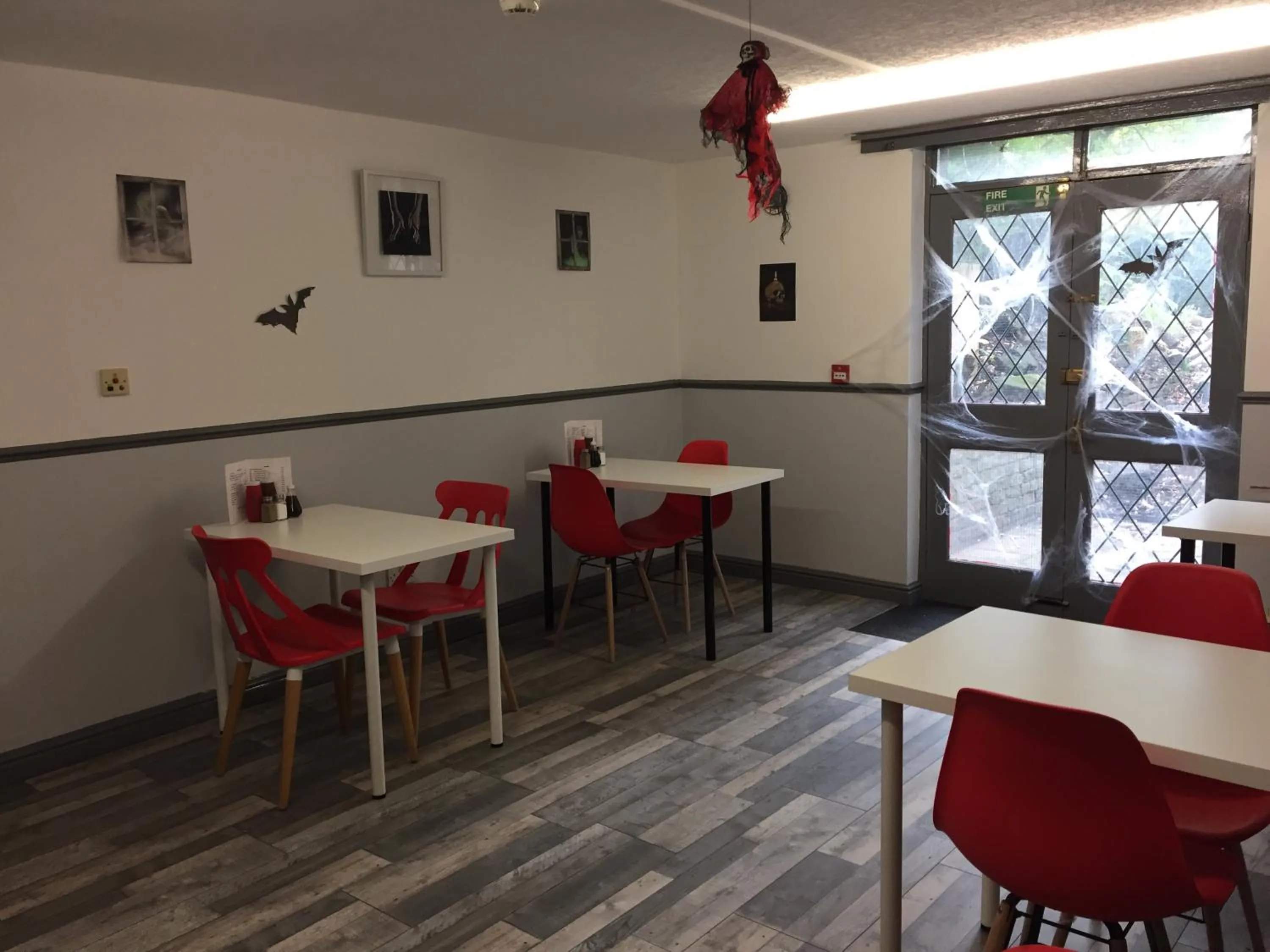 Food and drinks in Queens Guesthouse Manchester