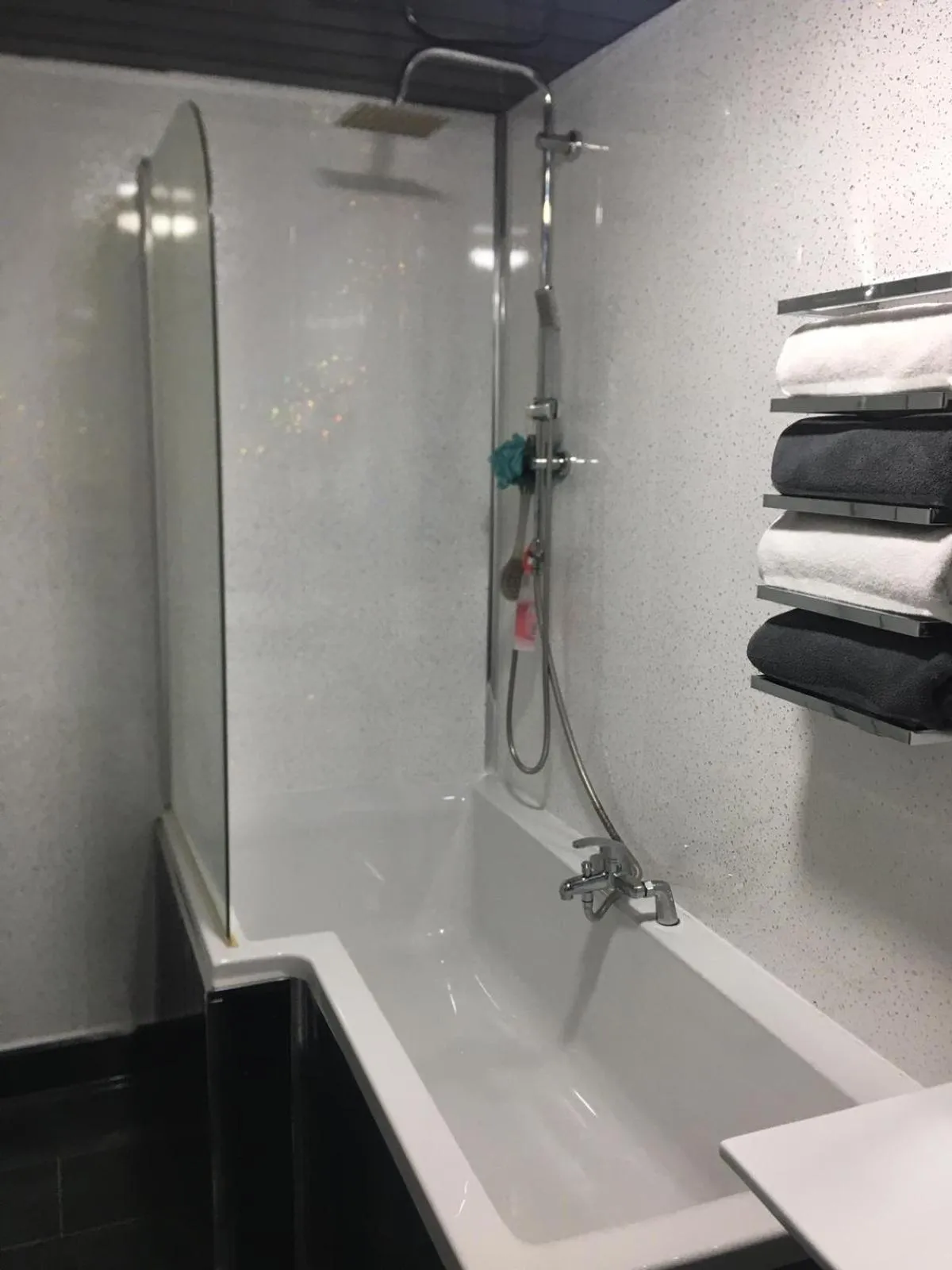 Bathroom in Queens Guesthouse Manchester