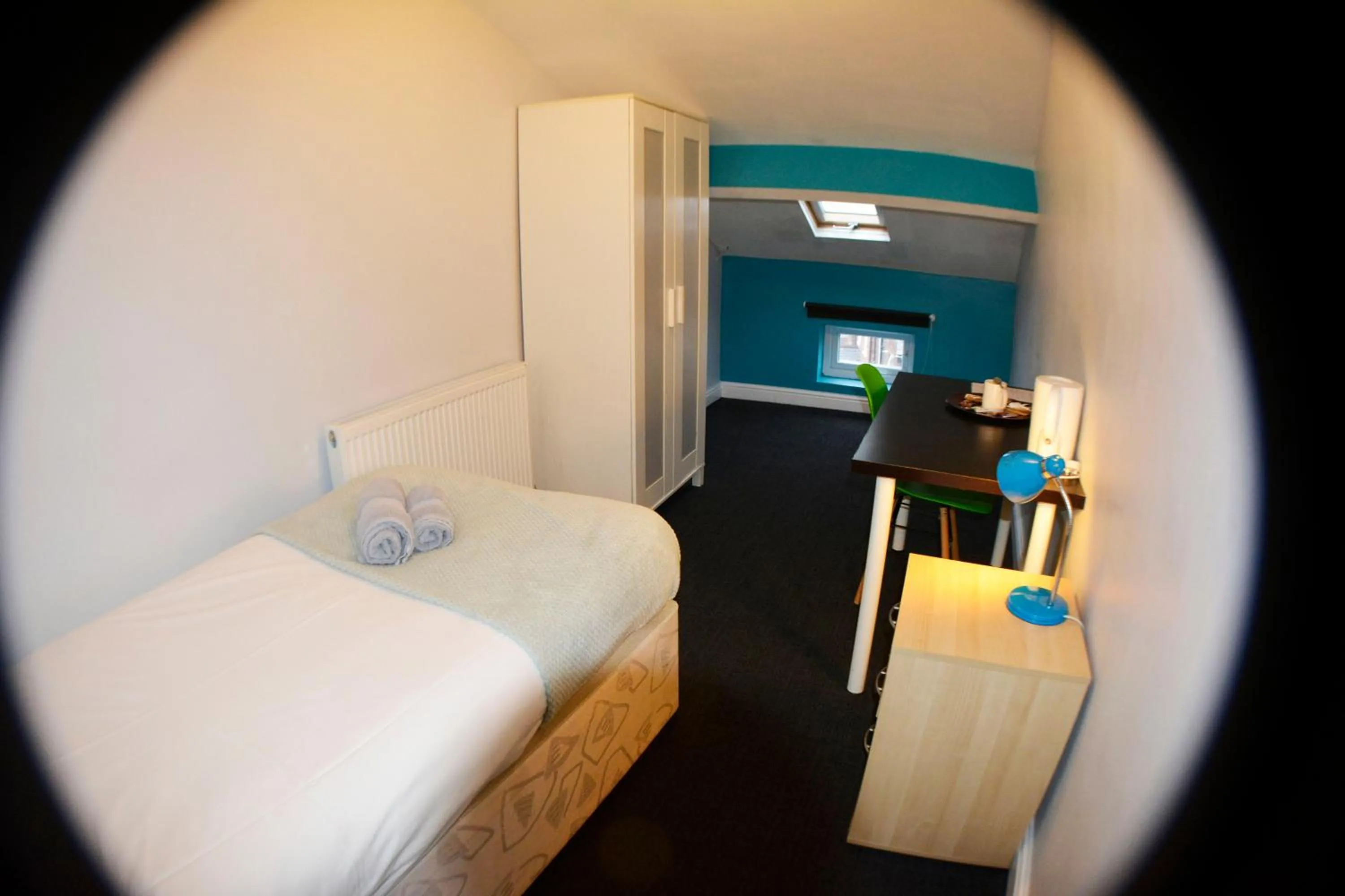 Bedroom, Bed in Queens Guesthouse Manchester