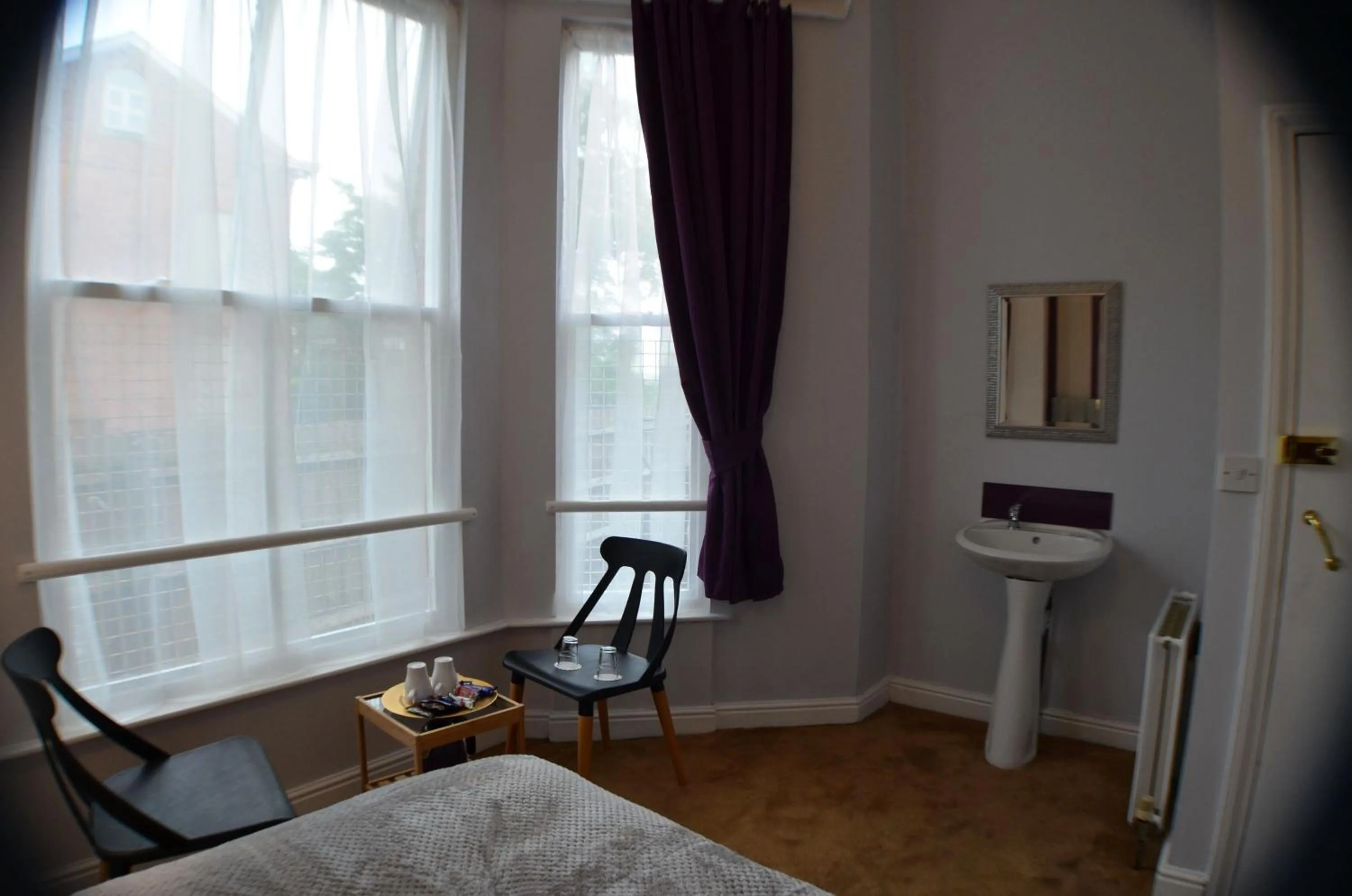 Bedroom in Queens Guesthouse Manchester