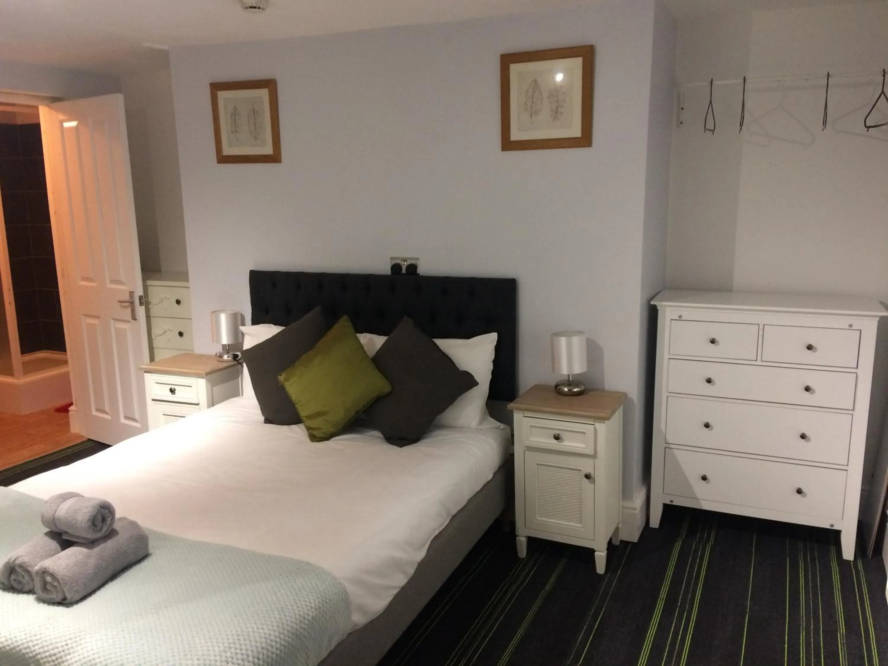 Bed in Queens Guesthouse Manchester