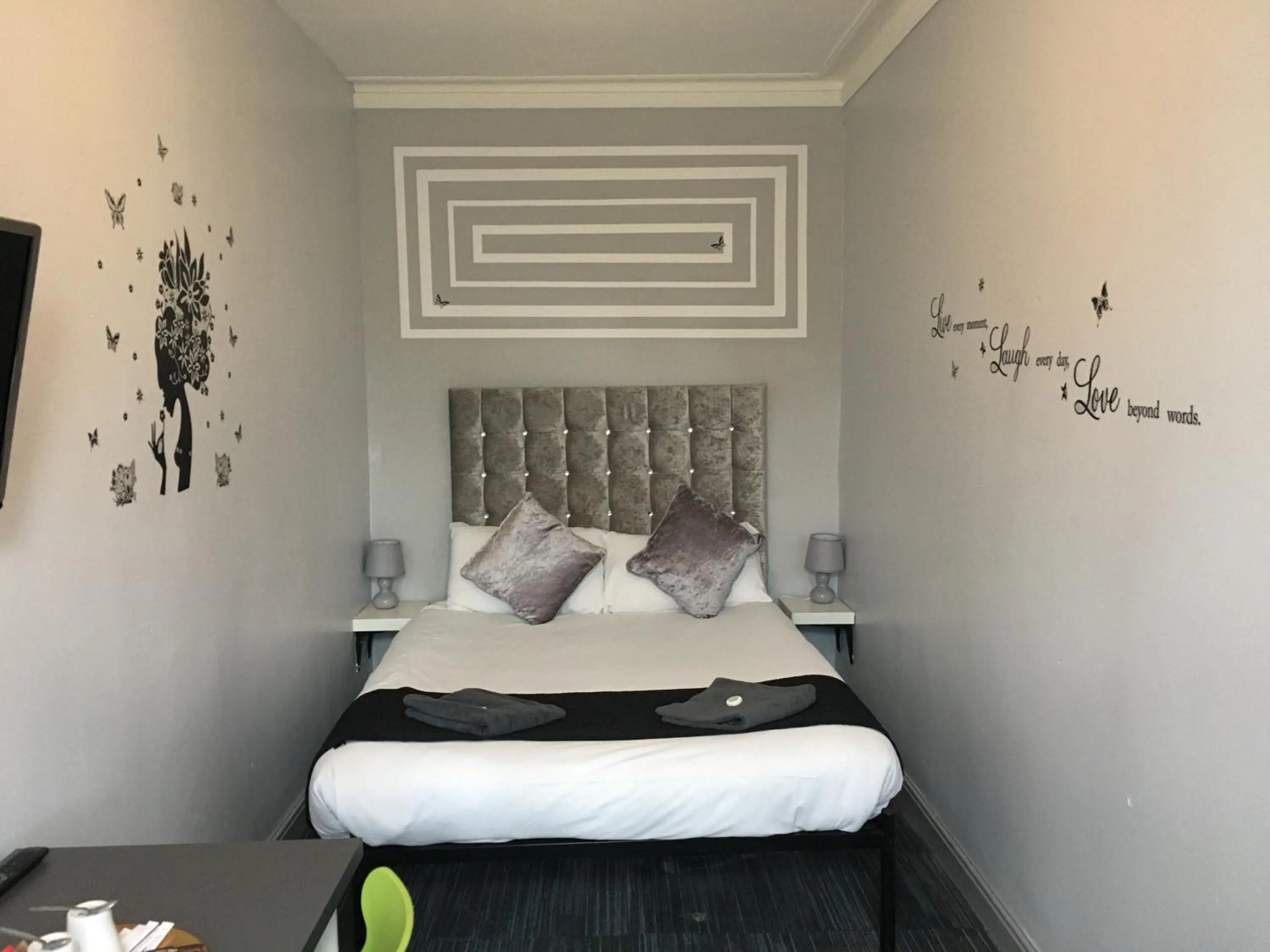 Bedroom, Bed in Queens Guesthouse Manchester