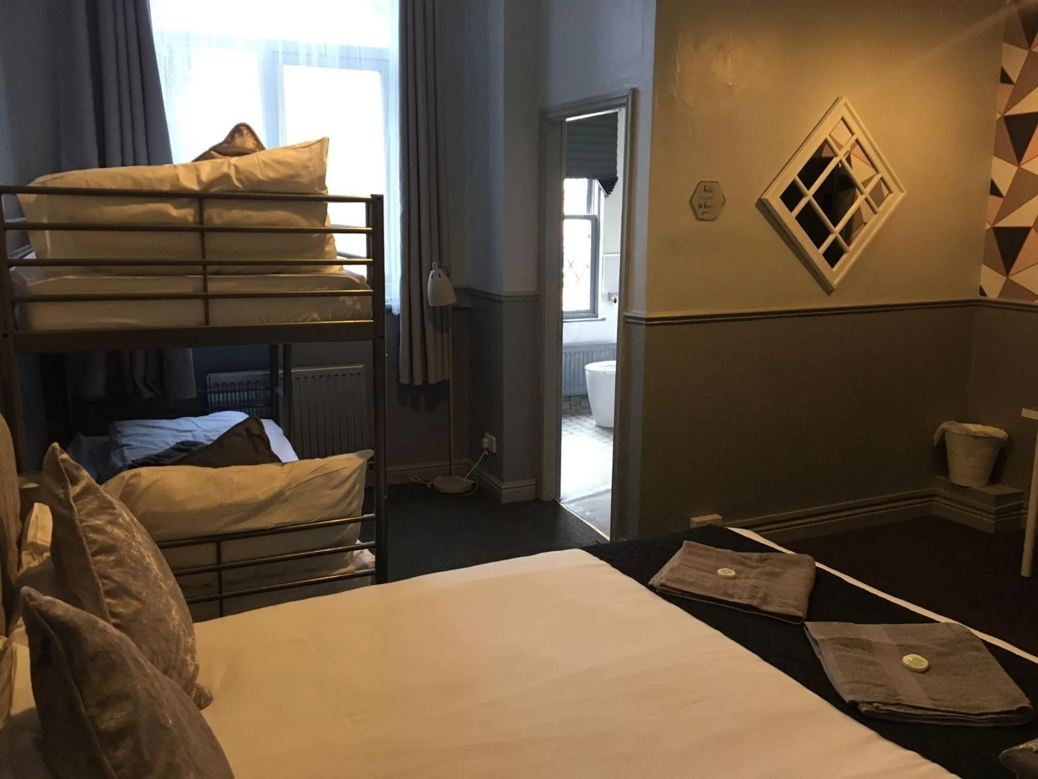 Bedroom, Bed in Queens Guesthouse Manchester