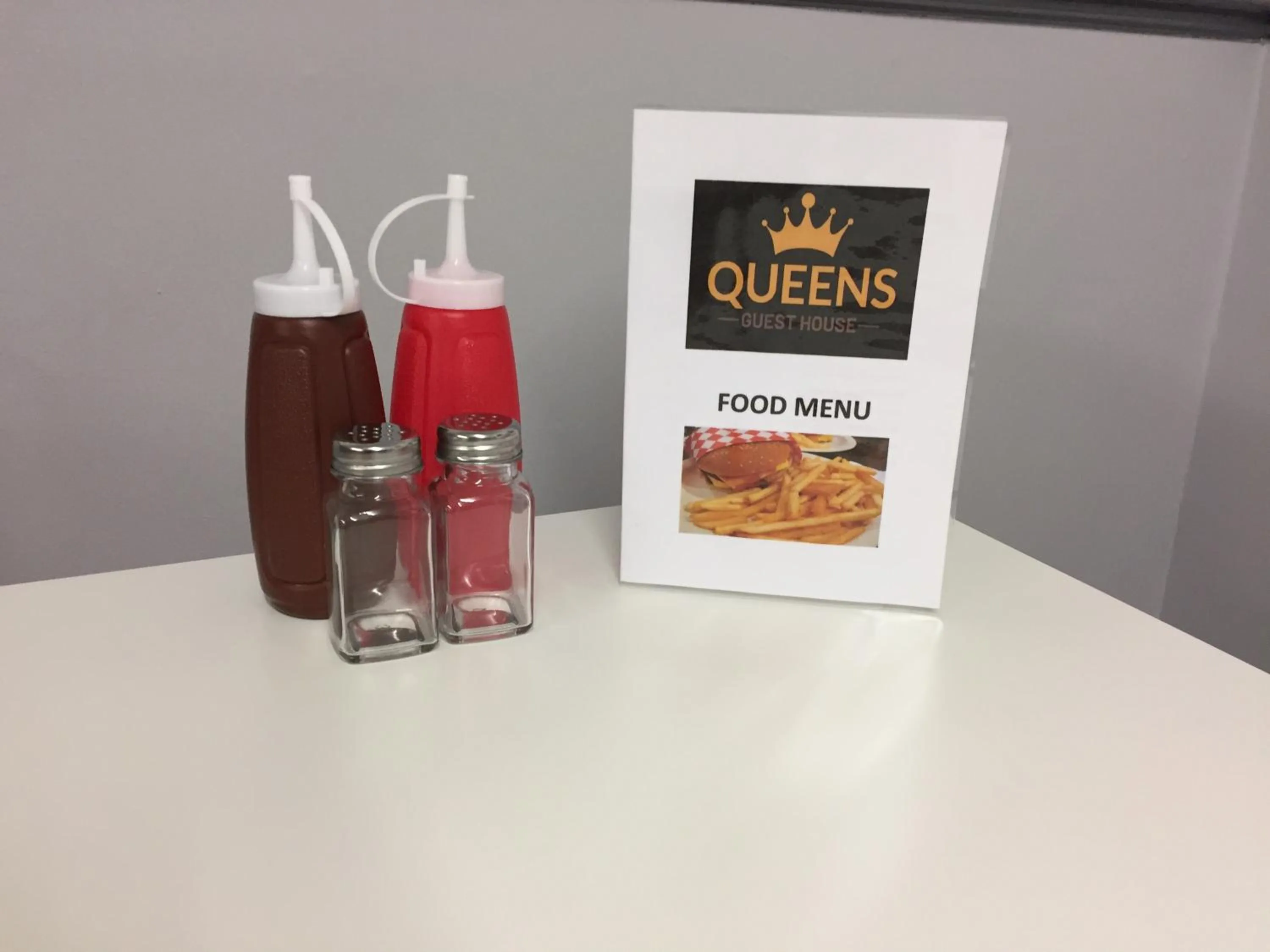Food and drinks in Queens Guesthouse Manchester