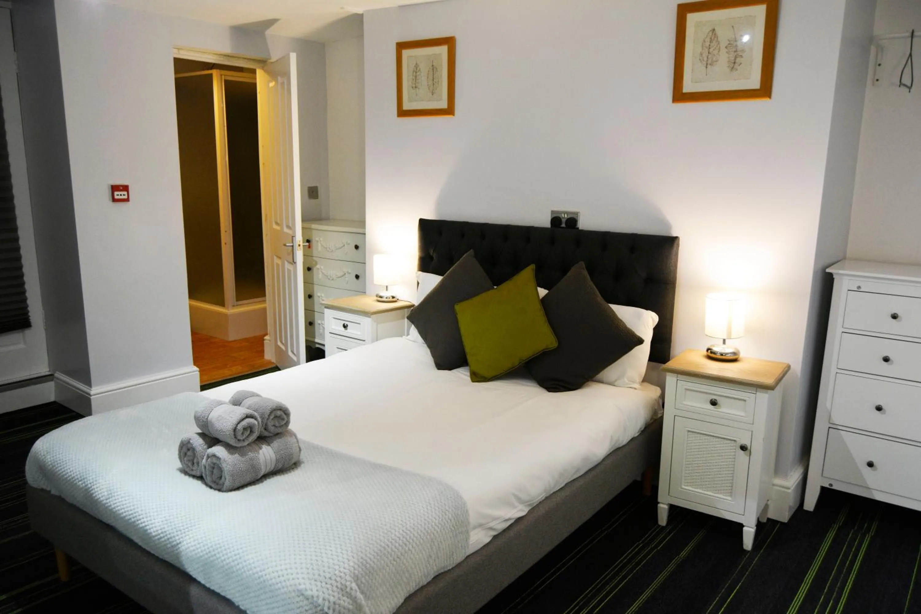 Bedroom, Bed in Queens Guesthouse Manchester