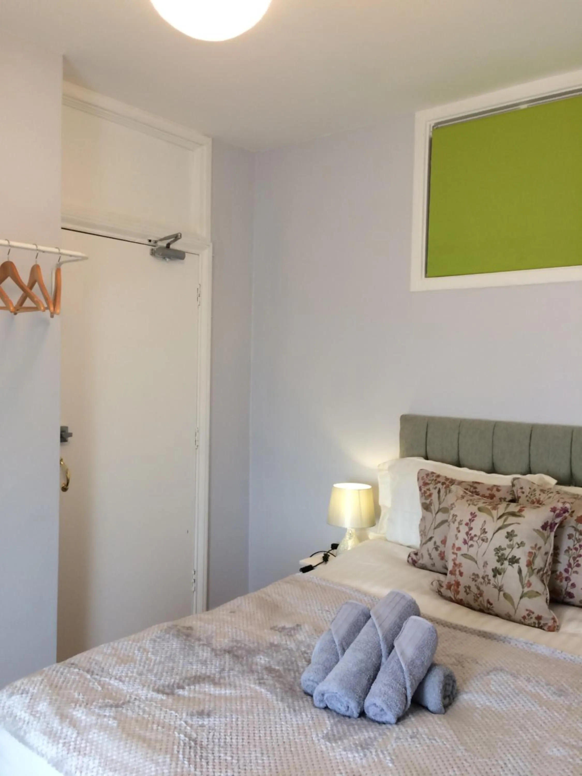 Bedroom, Bed in Queens Guesthouse Manchester