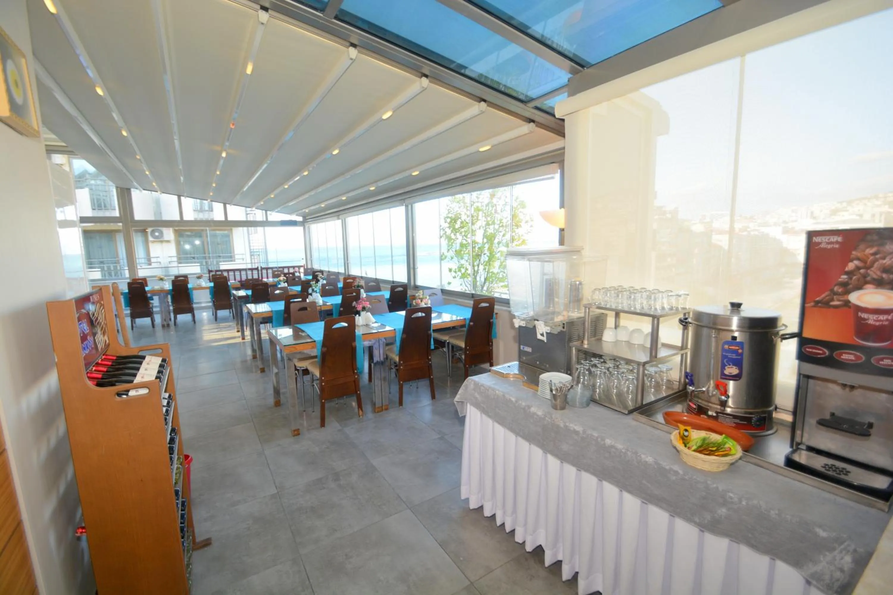 Restaurant/places to eat in Istankoy Hotel