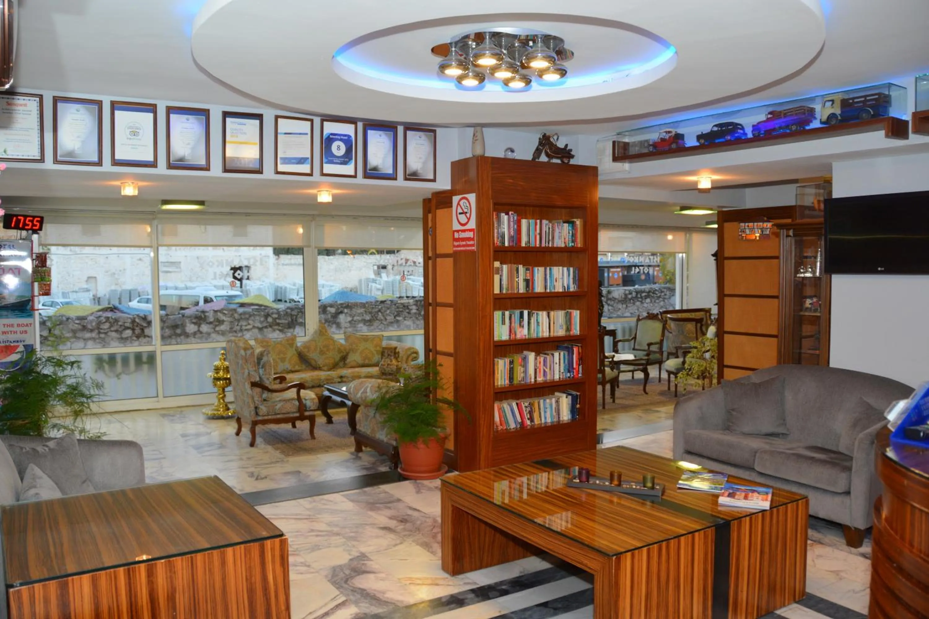 Library in Istankoy Hotel