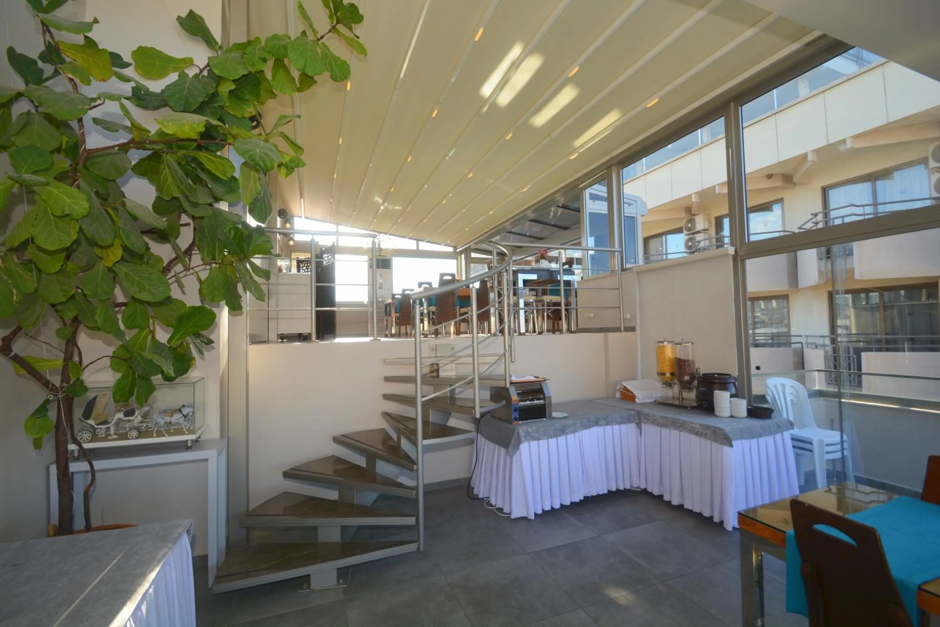 Restaurant/places to eat in Istankoy Hotel