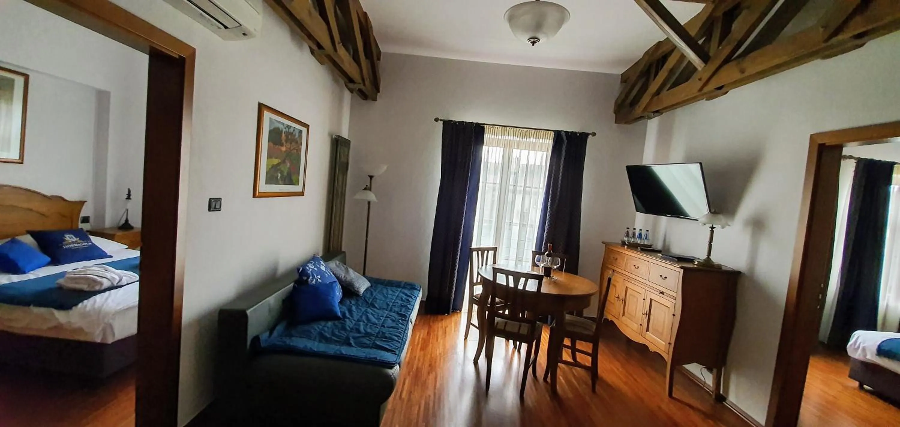 Living room, Bed in Aparthotel Hornigold "W Zielonej Kamienicy"