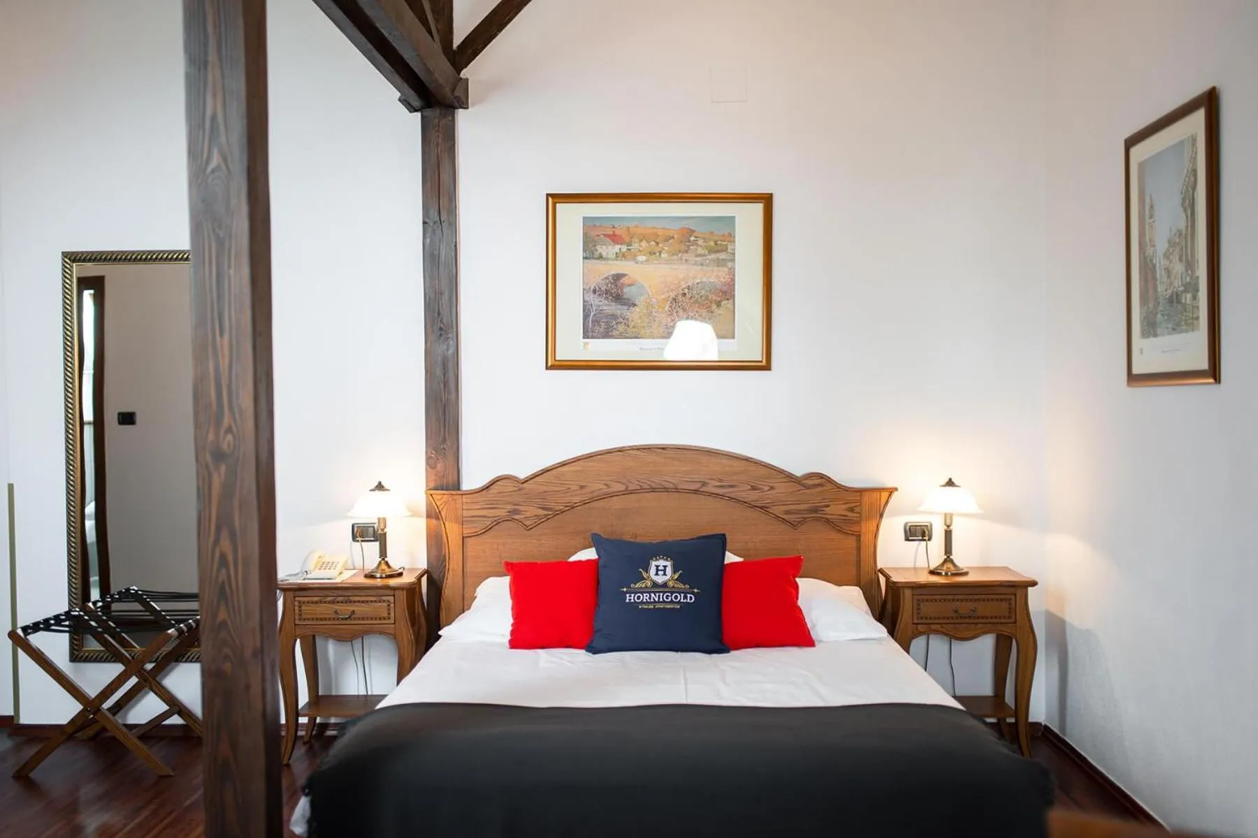 Bed in Aparthotel Hornigold "W Zielonej Kamienicy"