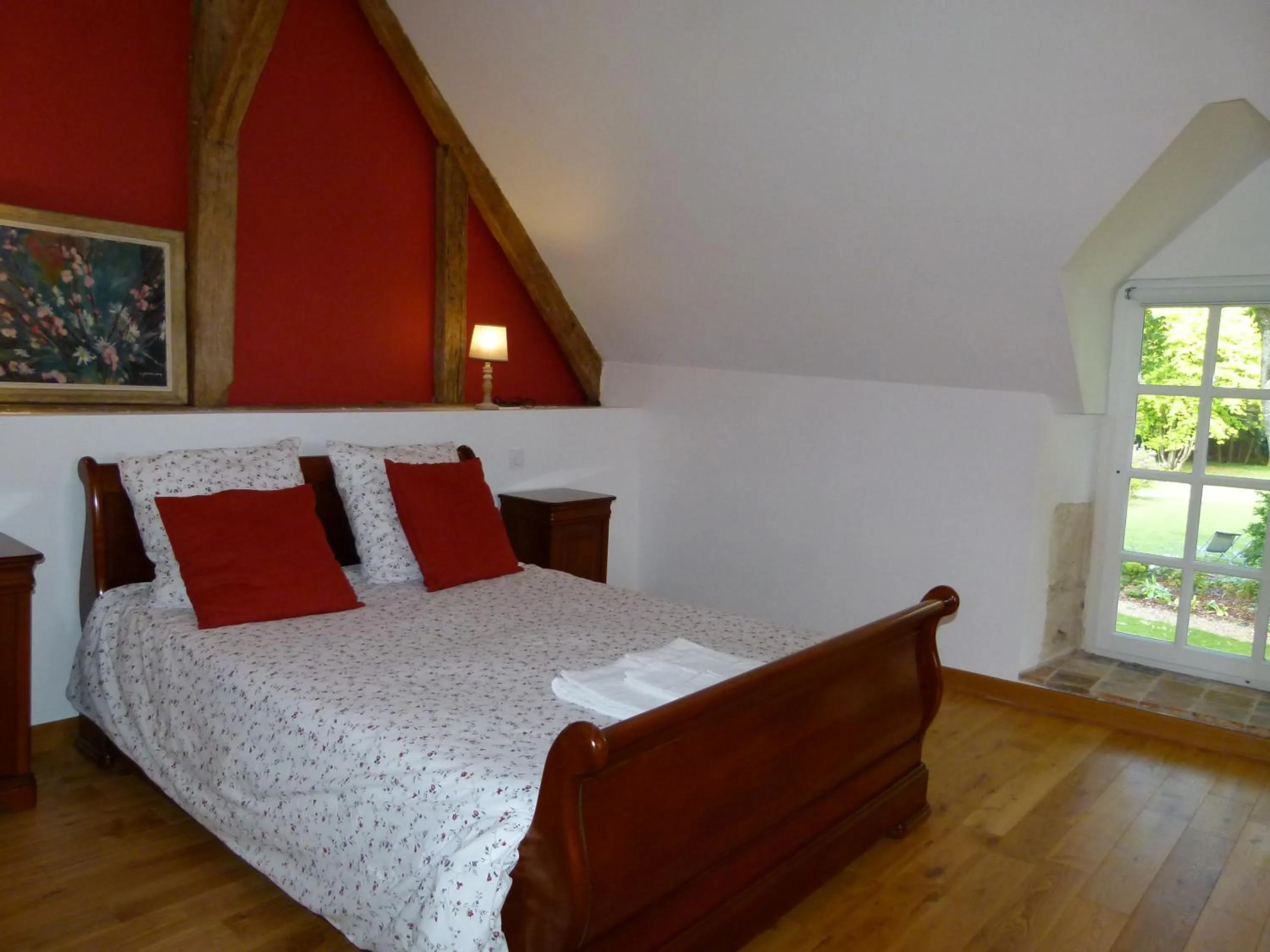Photo of the whole room, Bed in Le Grand Saint-Marc