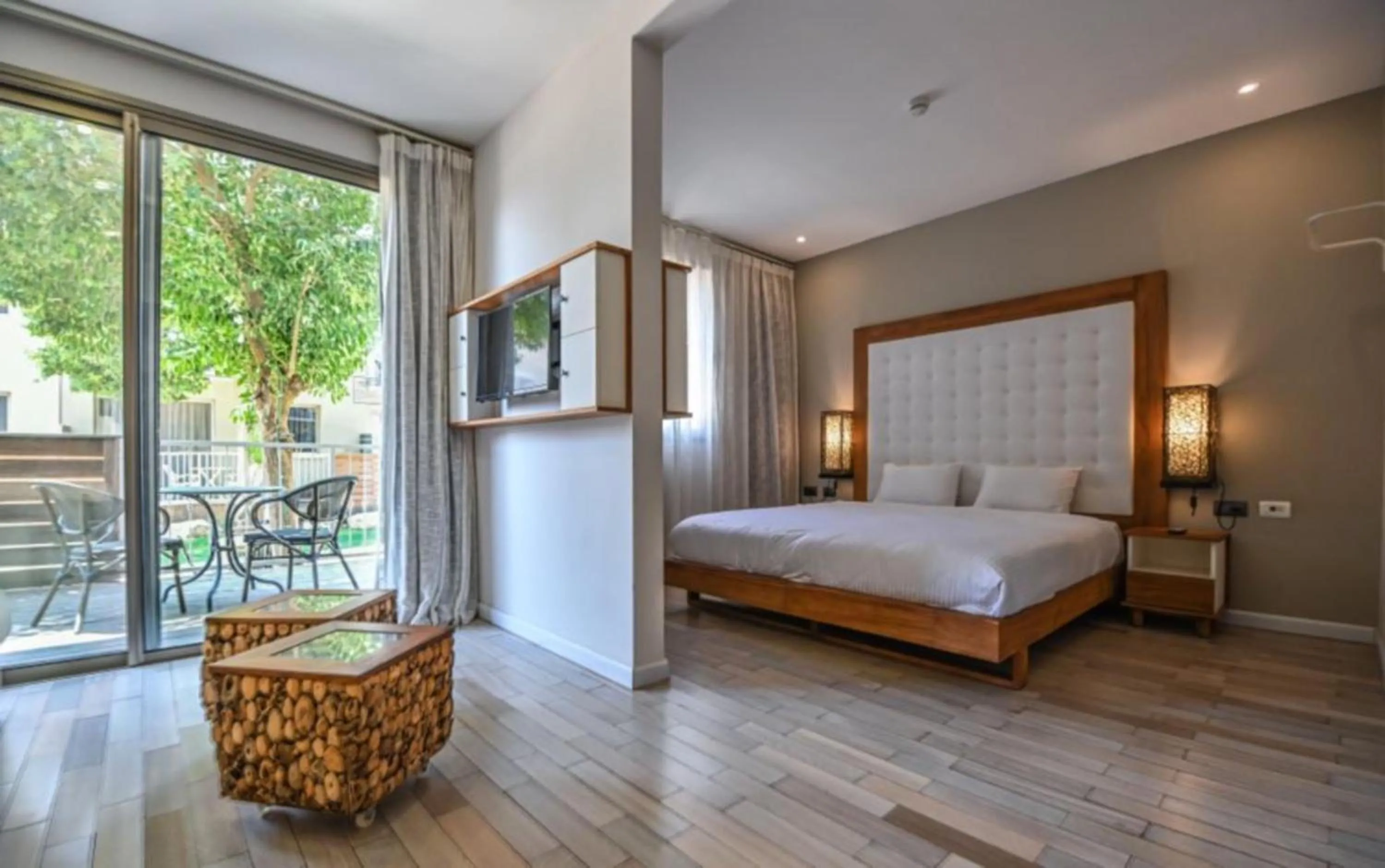 TV and multimedia, Bed in Yarden Estate Hotel