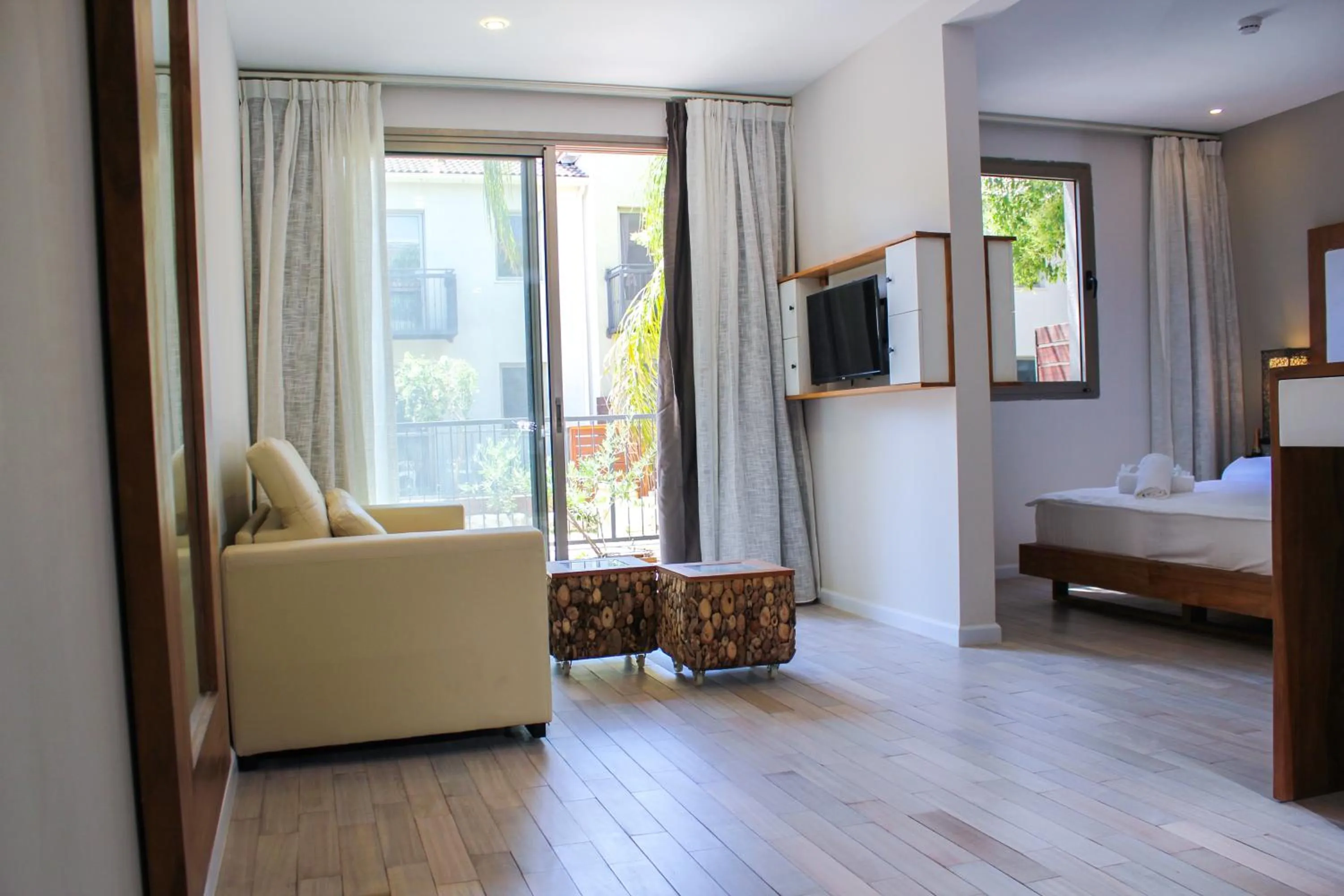 Photo of the whole room, Bed in Yarden Estate Hotel