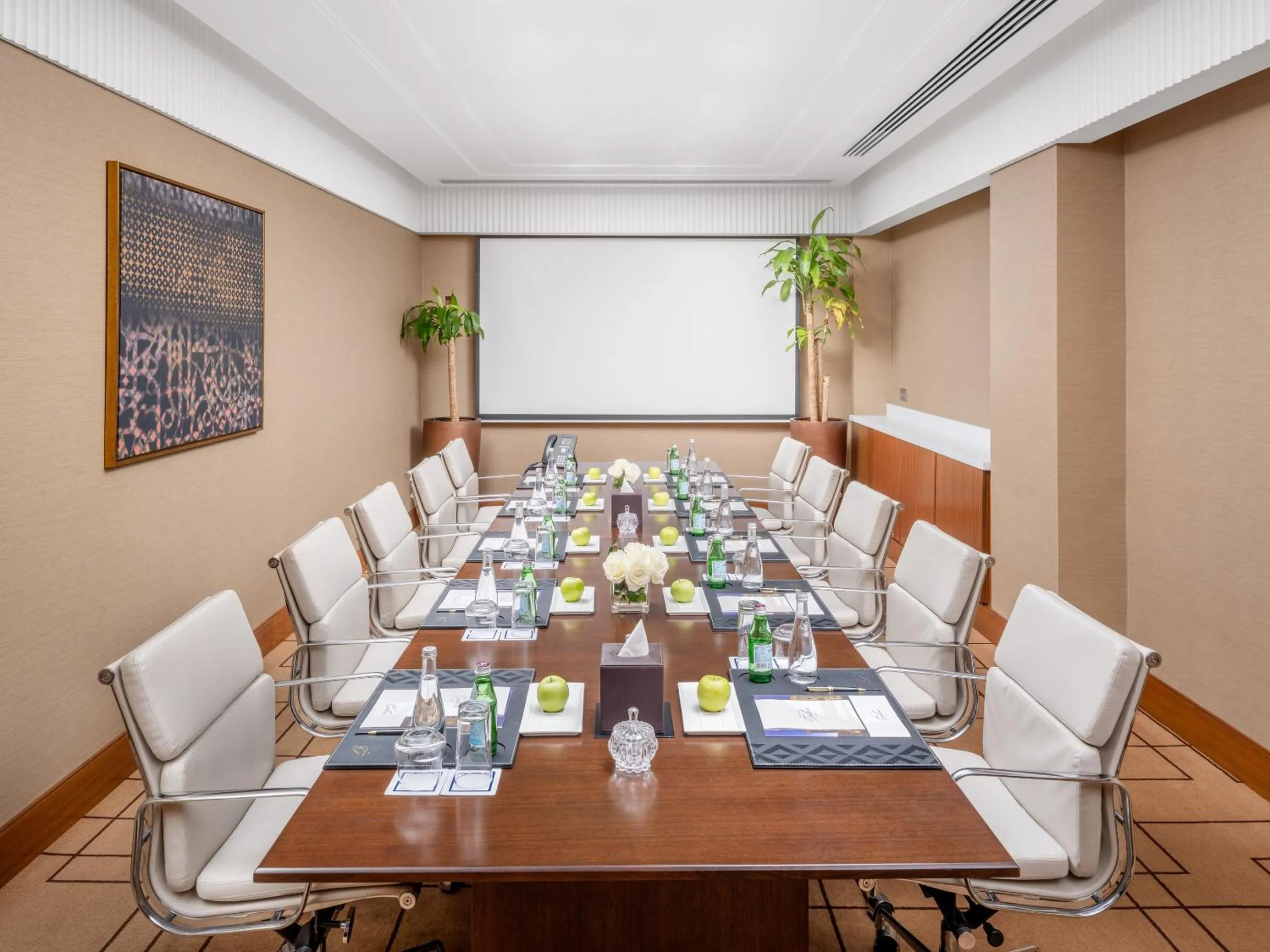 Meeting/conference room in The Hotel Galleria Jeddah, Curio Collection by Hilton
