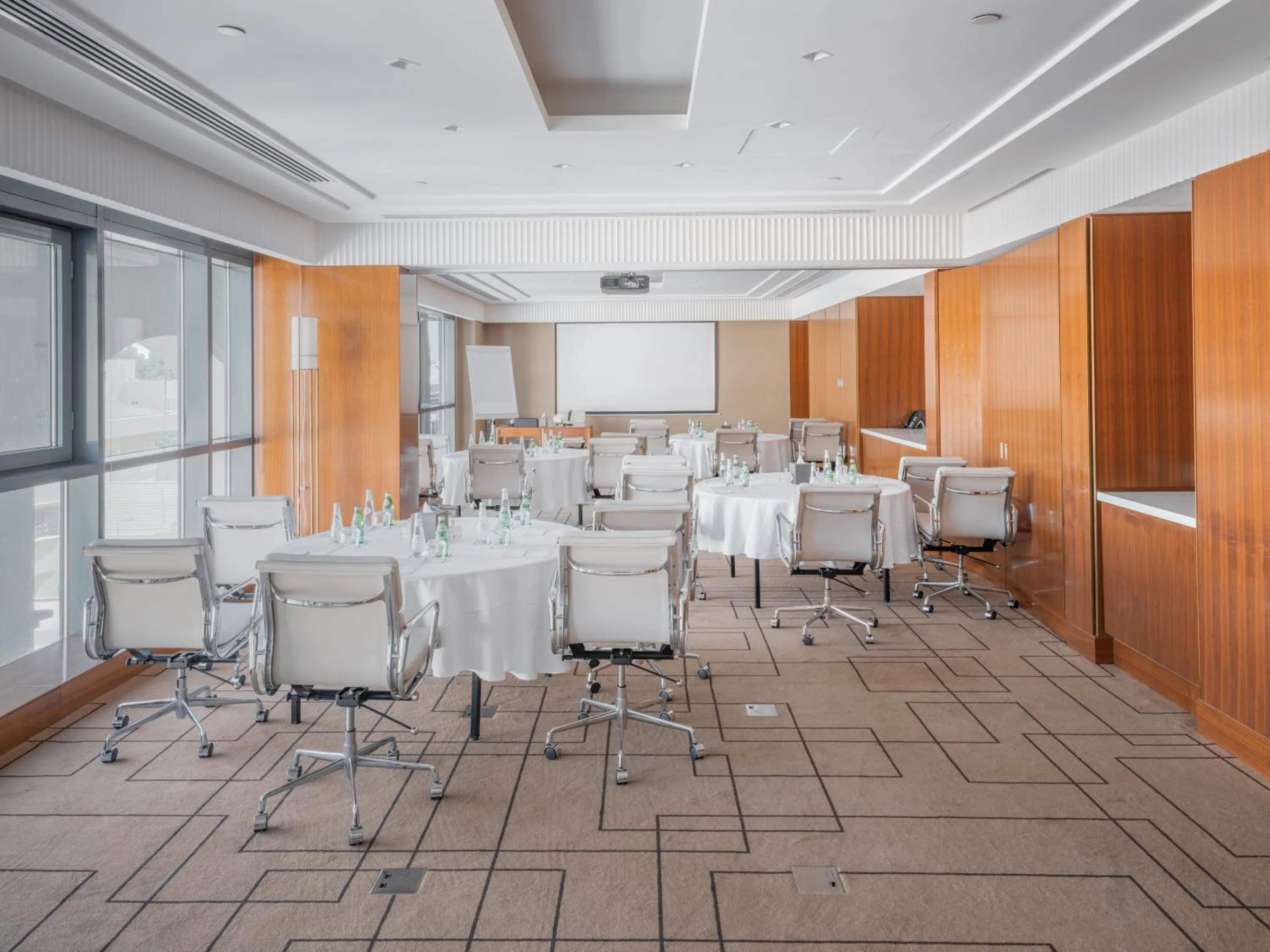 Meeting/conference room in The Hotel Galleria Jeddah, Curio Collection by Hilton
