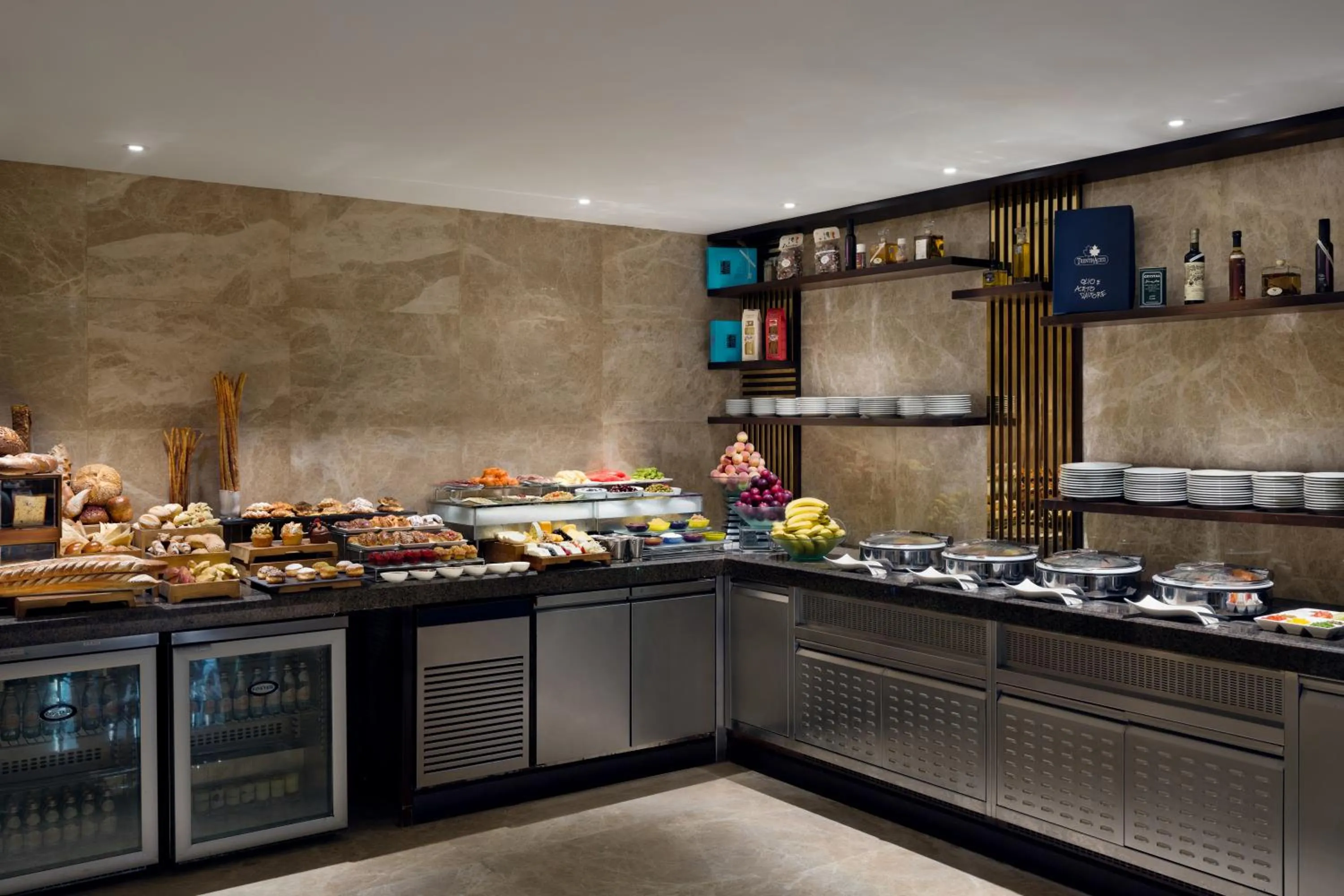 Restaurant/places to eat in The Hotel Galleria Jeddah, Curio Collection by Hilton