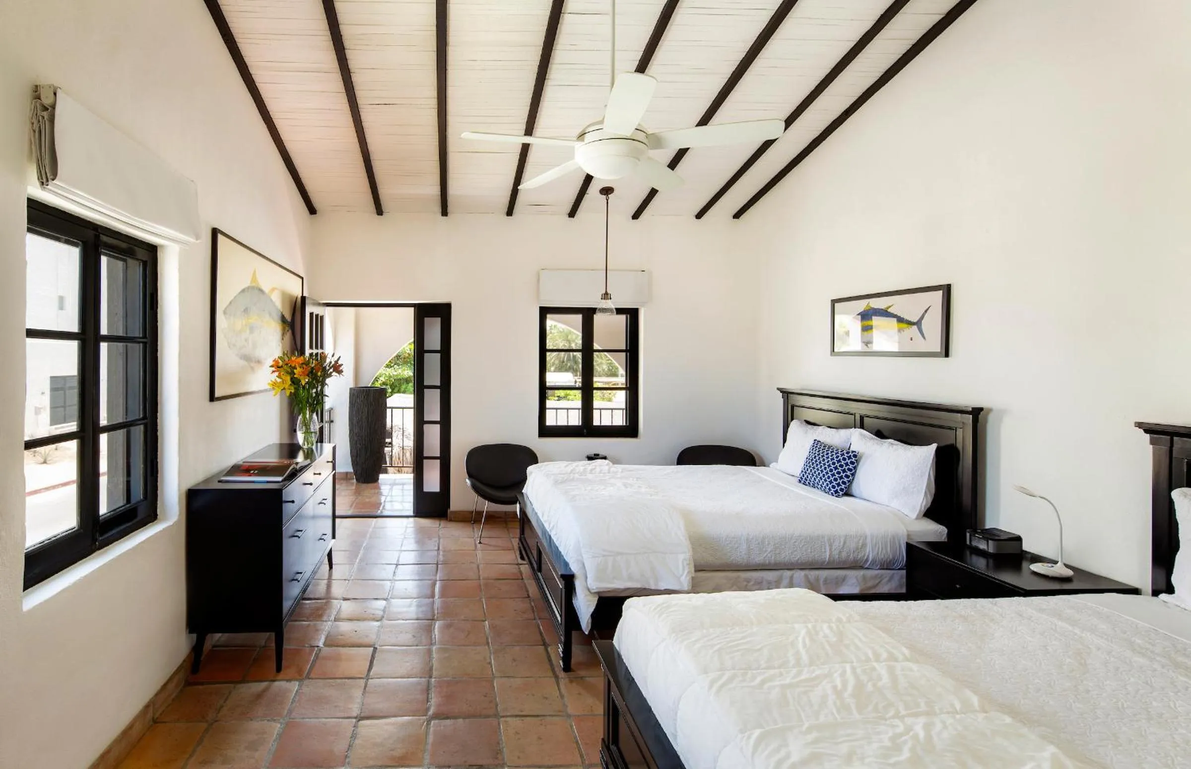 Photo of the whole room, Bed in La Marina Inn