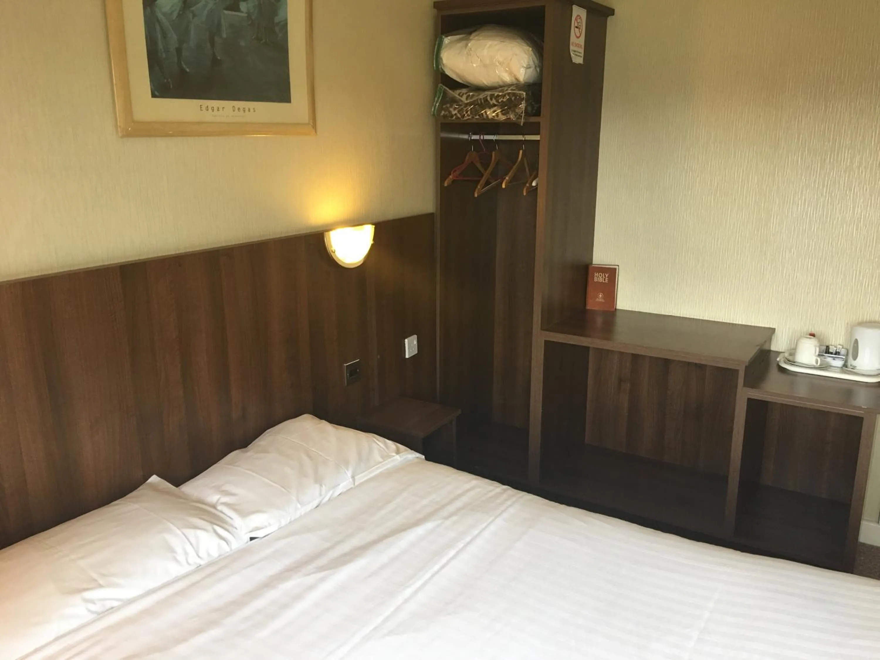 Bed in South Fork Guest House