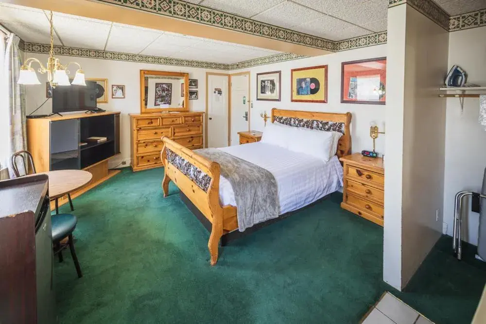 Suite in Hotel Nevada & Gambling Hall Suite in Hotel Nevada & Gambling Hall