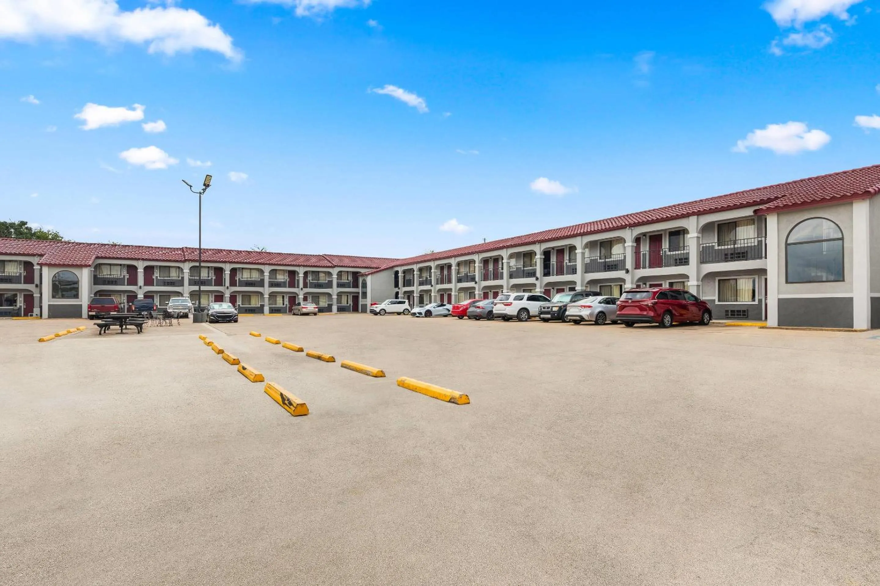 Property building in Econo Lodge Belton