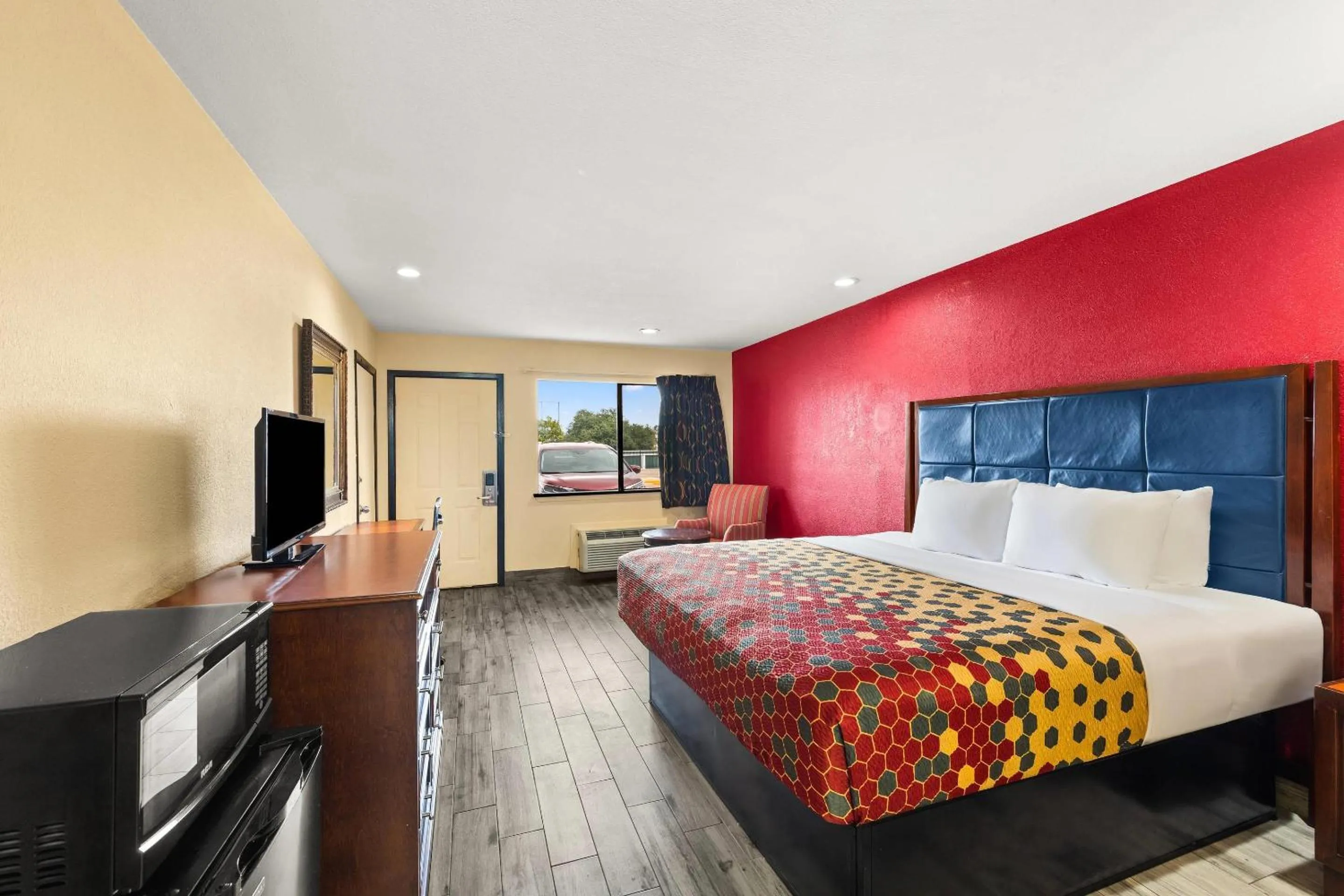 Bedroom, Bed in Econo Lodge Belton