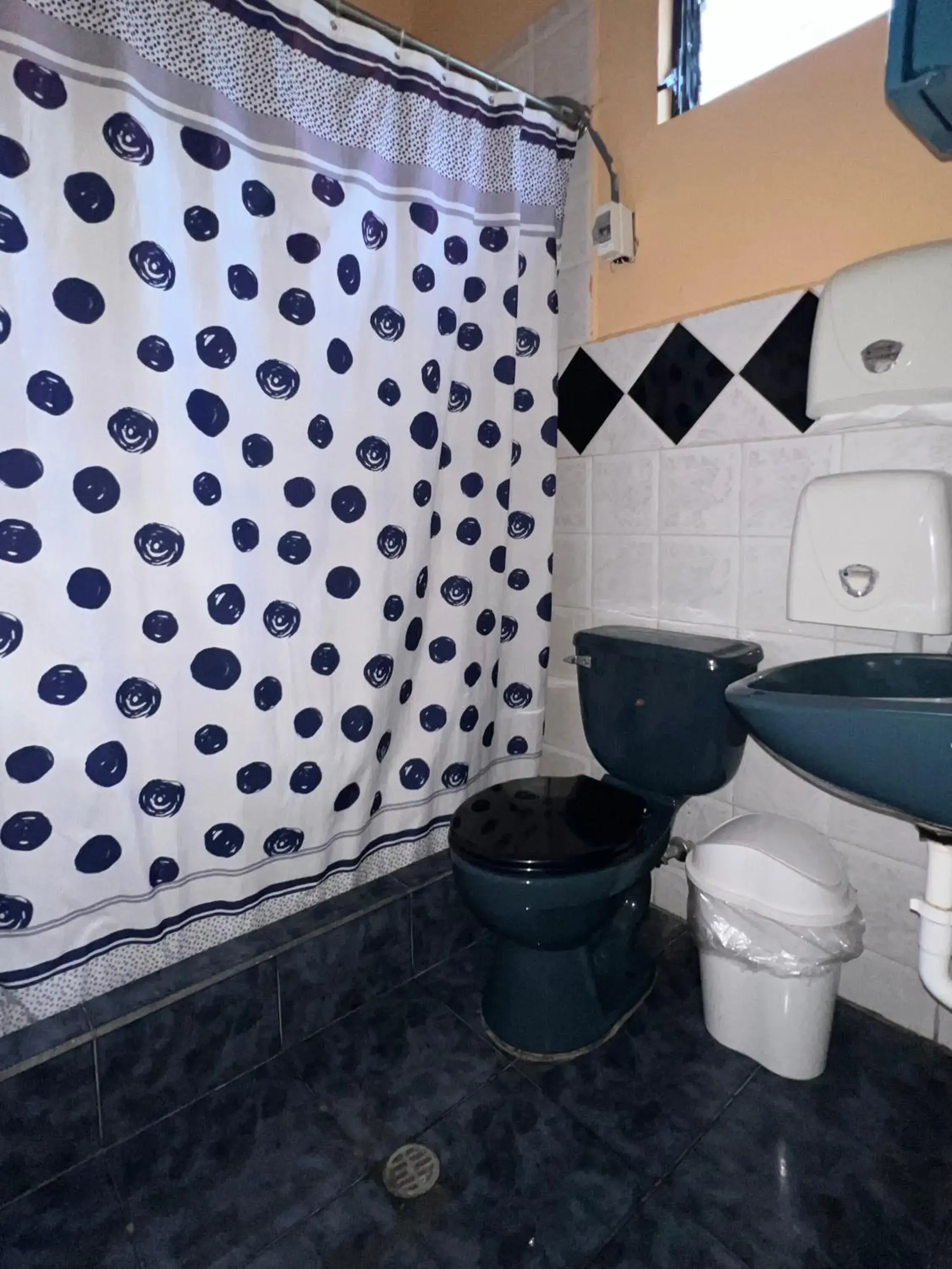 Budget Single Room - single occupancy in Chapelet Hostal Budget Single Room - single occupancy in Chapelet Hostal