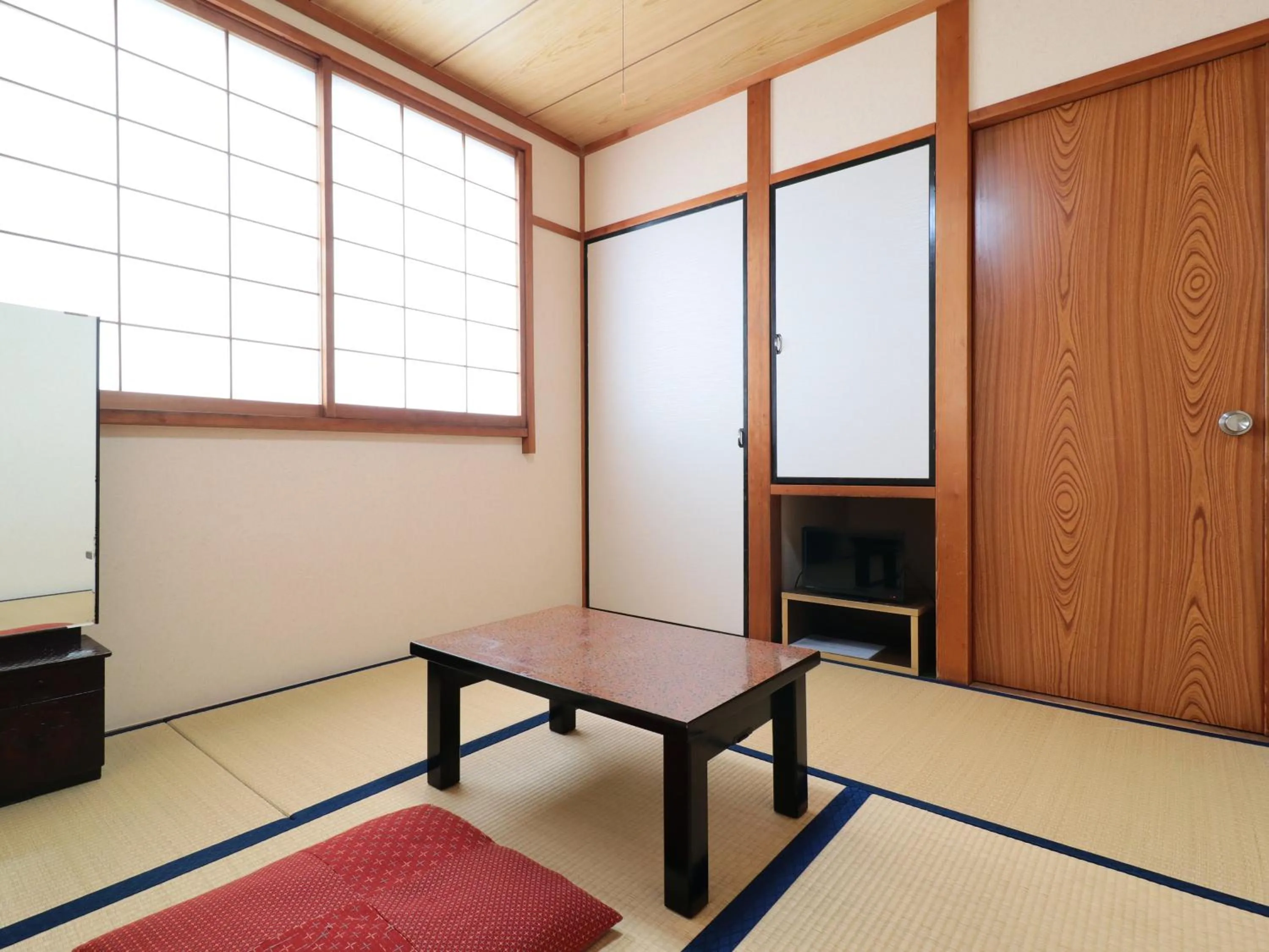 Photo of the whole room in Business Ryokan Iroha