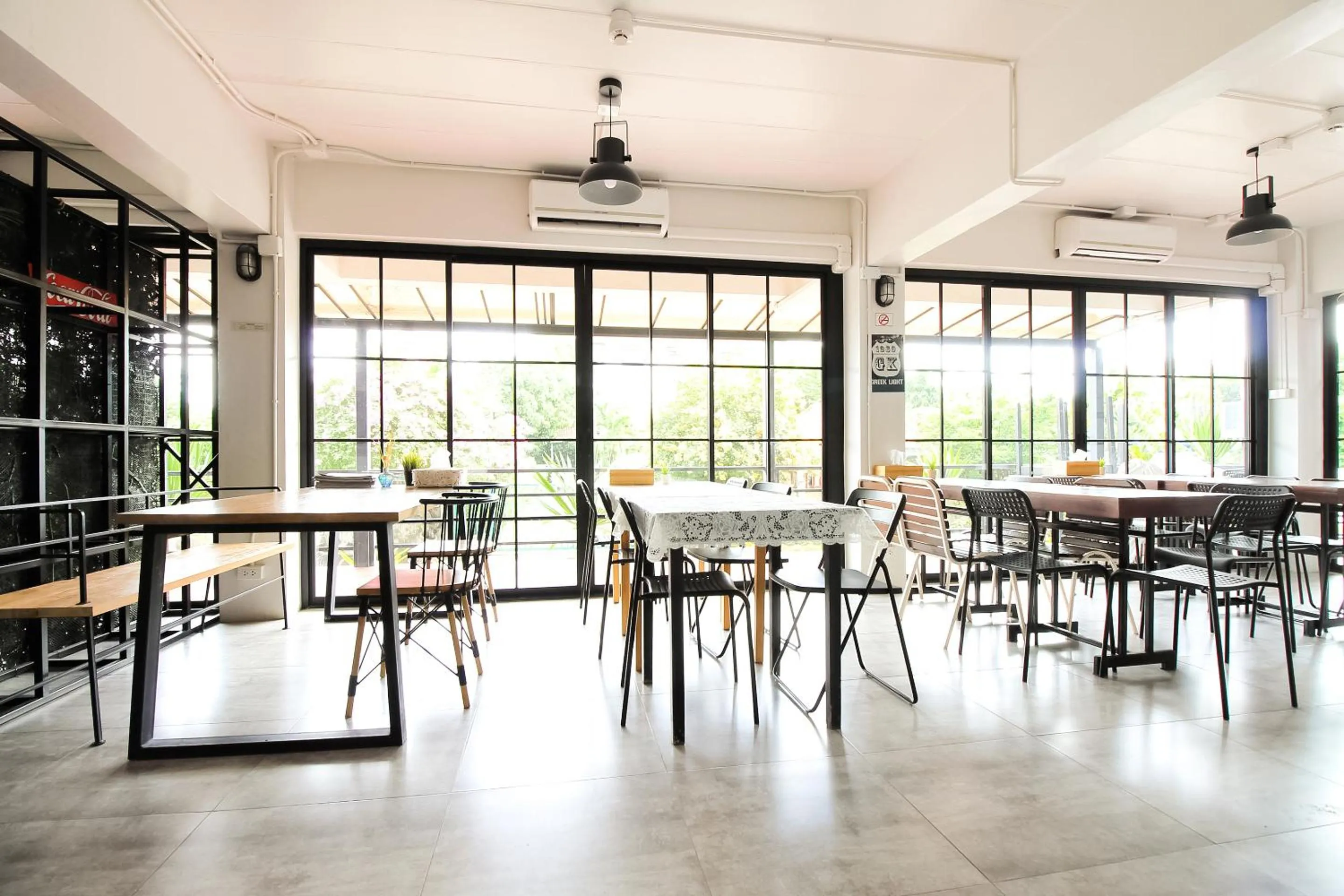 Restaurant/places to eat in Kailub Rooms Hotel