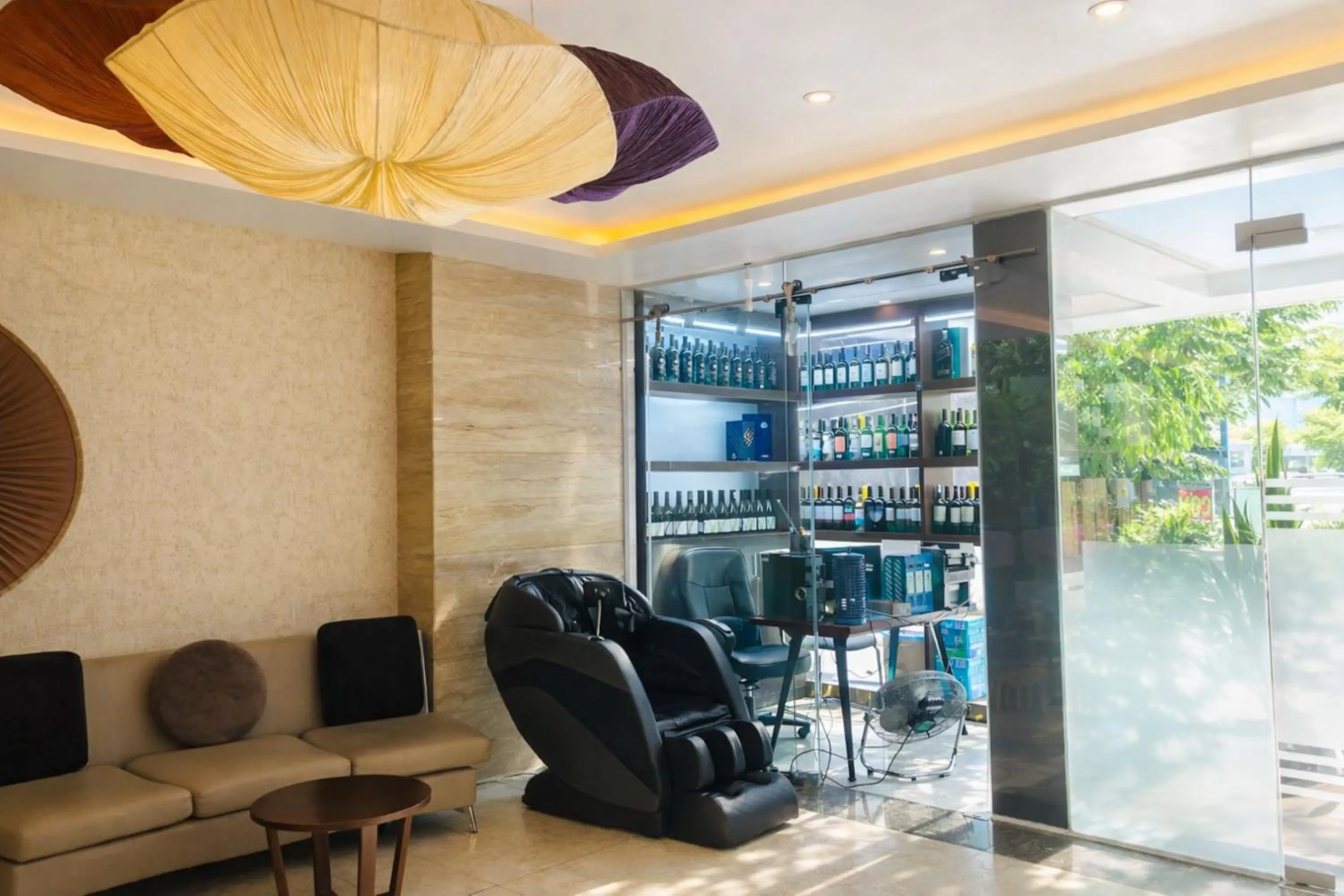 Lobby or reception in Inearth Hotel - 华夏商务酒店