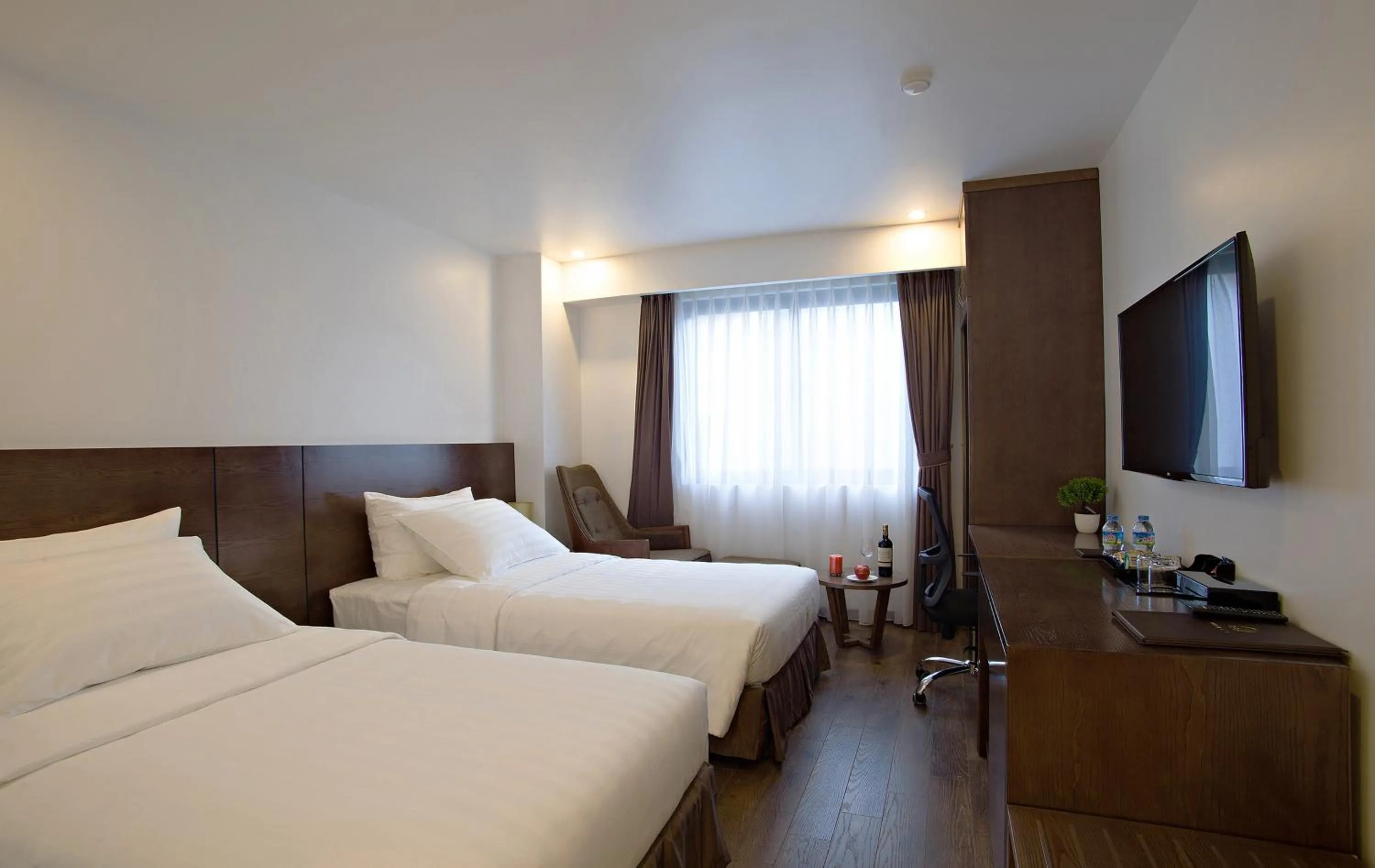 Photo of the whole room, Bed in Inearth Hotel - 华夏商务酒店