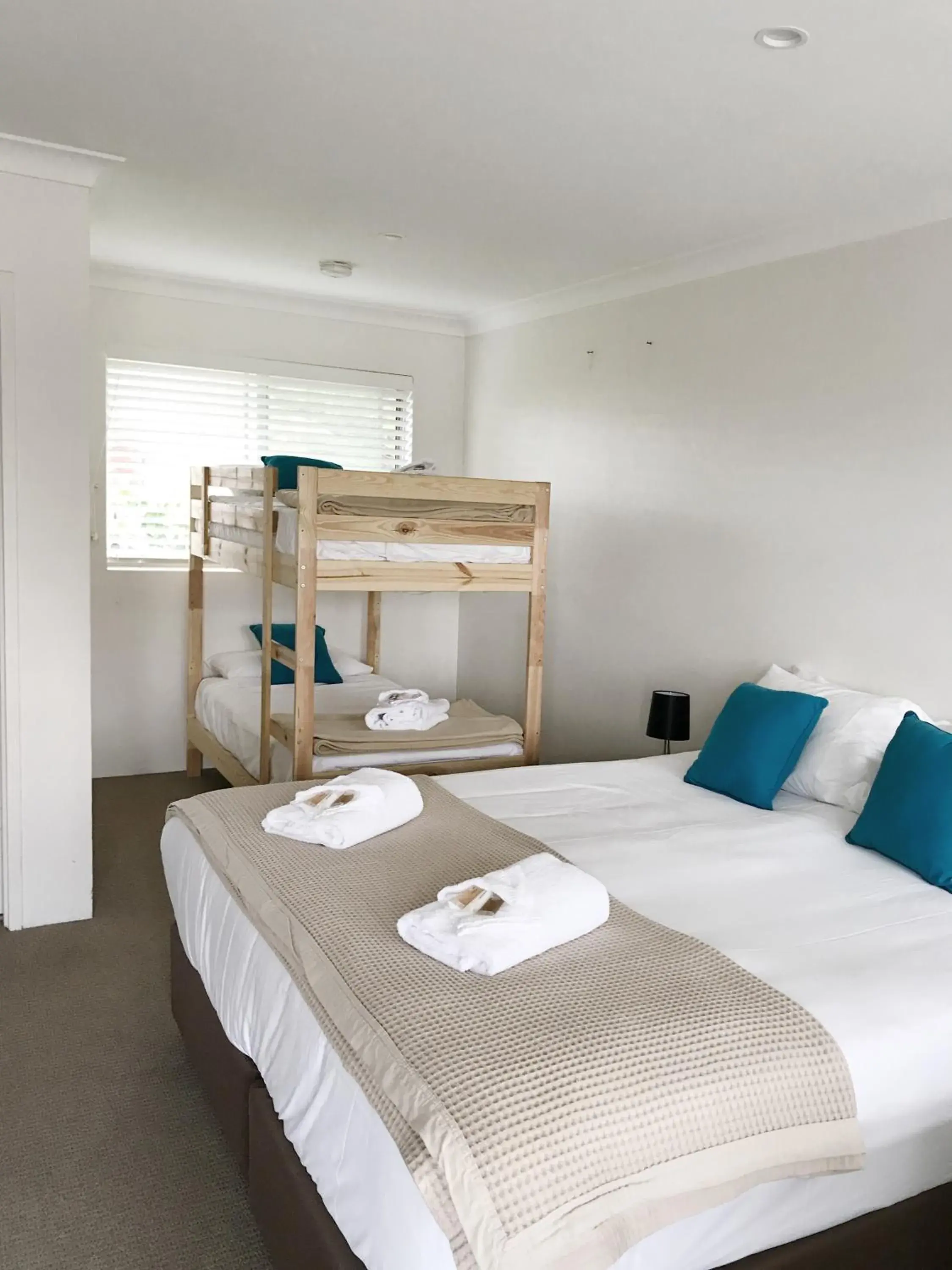Deluxe Quadruple Room in Thirroul Beach Motel Deluxe Quadruple Room in Thirroul Beach Motel