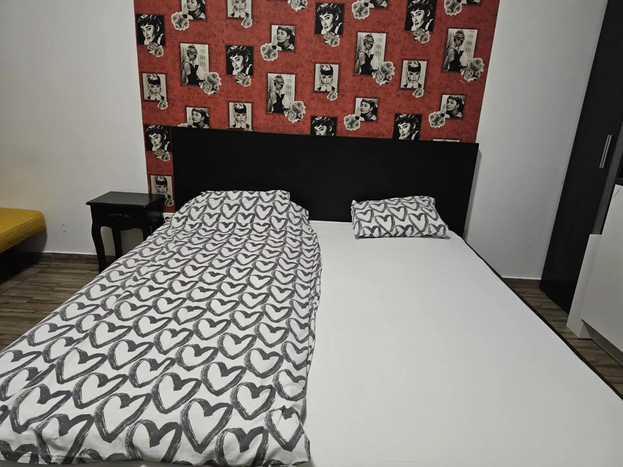 Bed in Central Class Bucharest