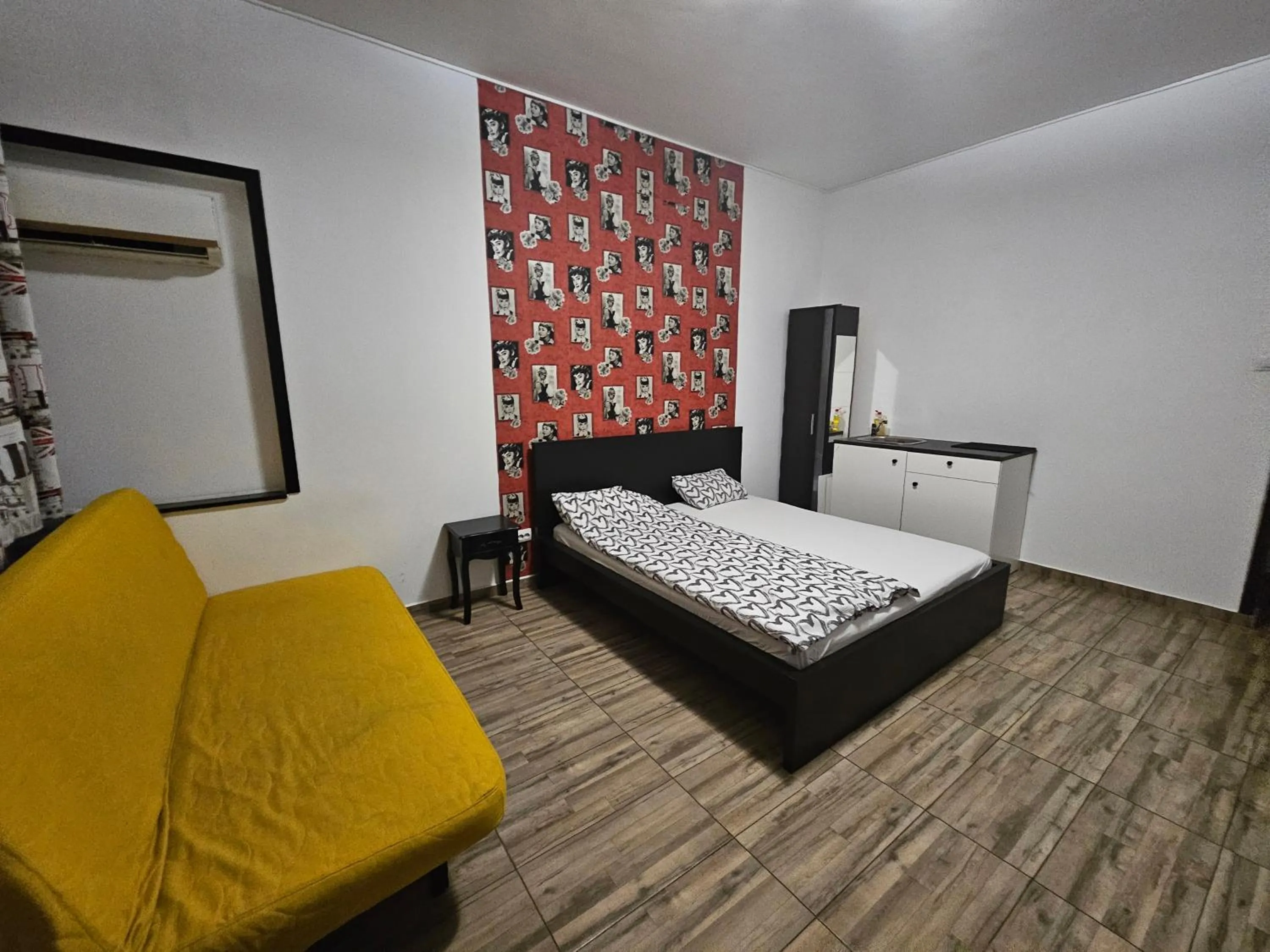 Bed in Central Class Bucharest