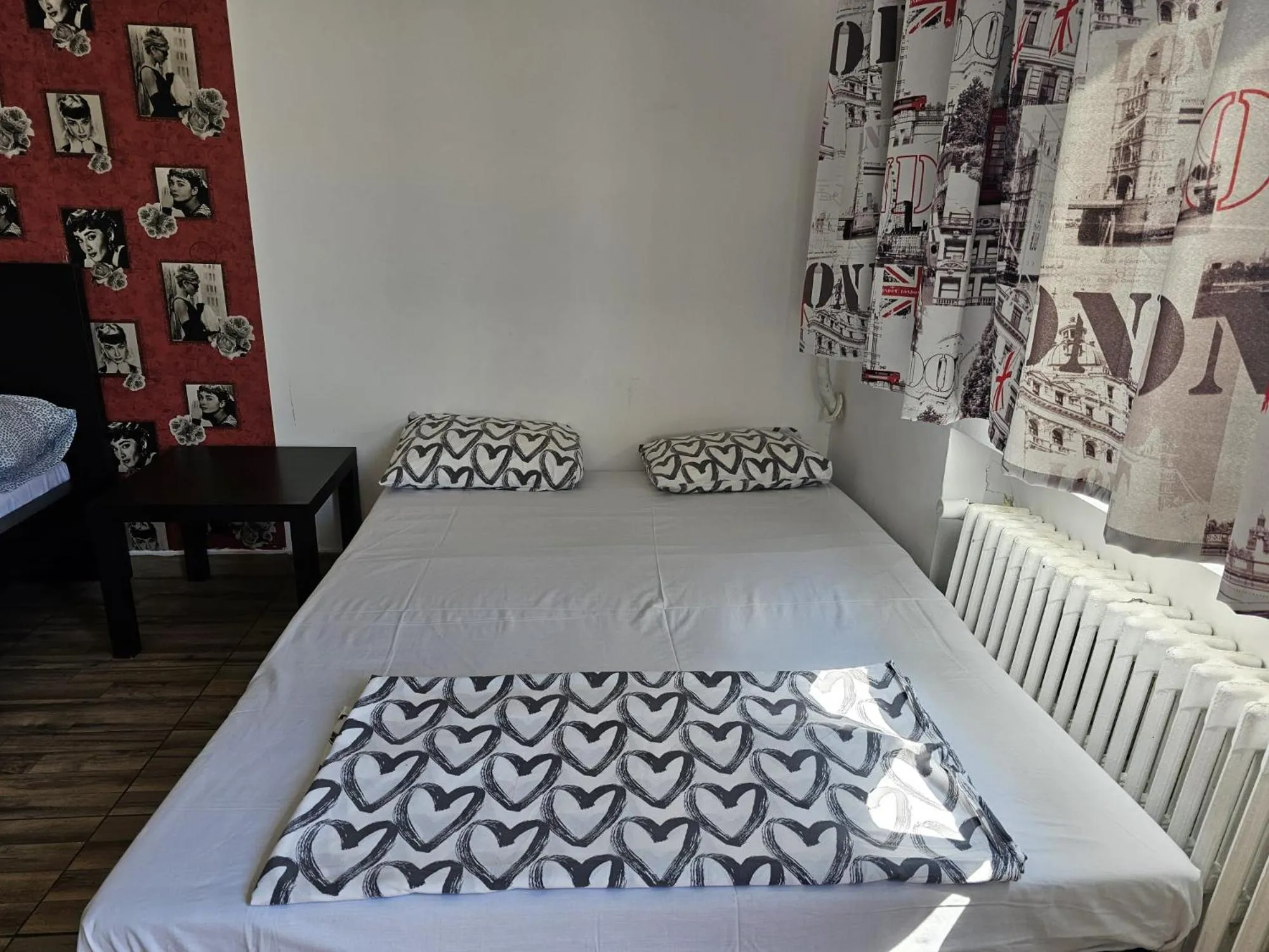 Living room, Bed in Central Class Bucharest