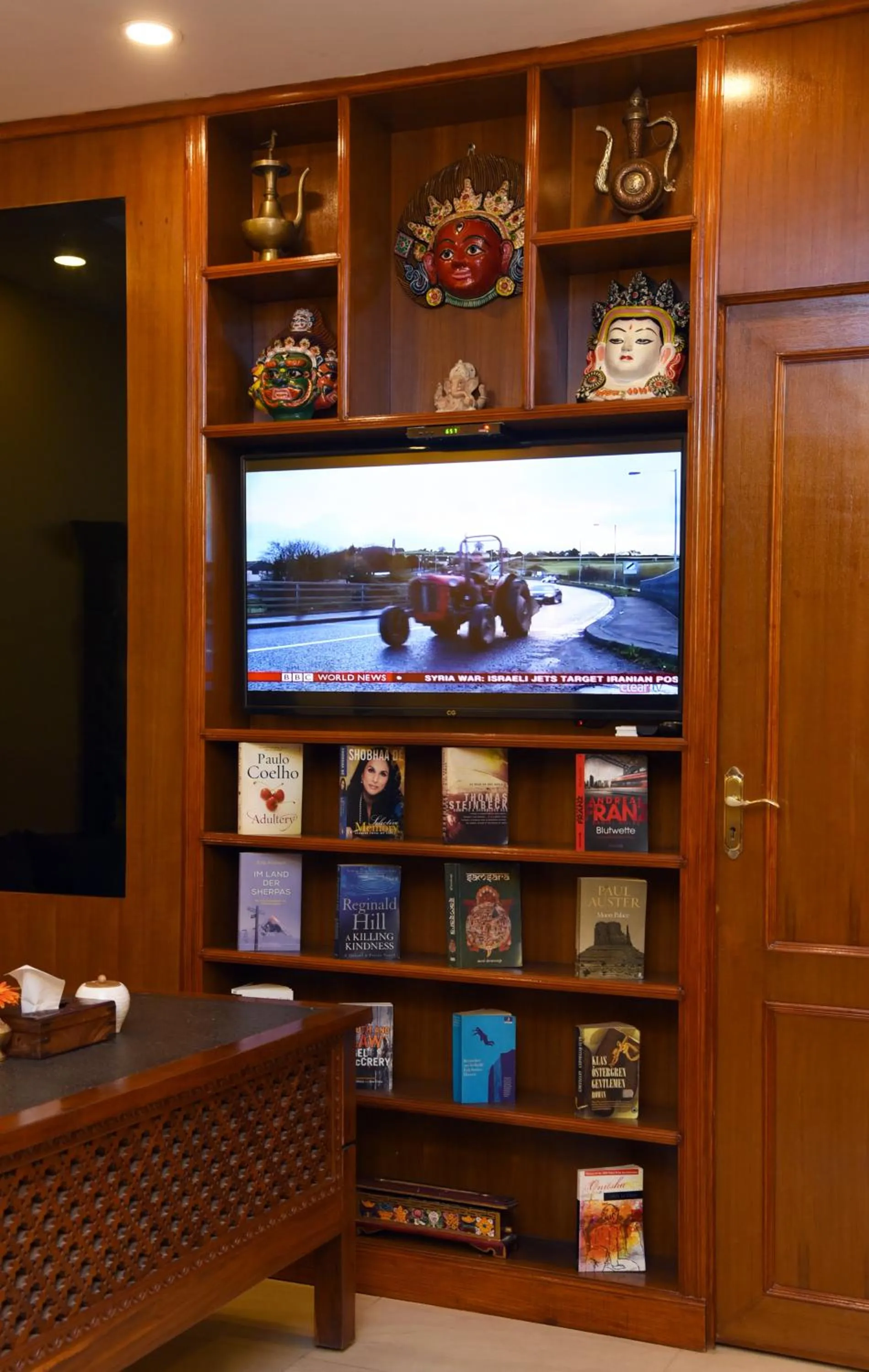 Library in Karma Boutique Hotel