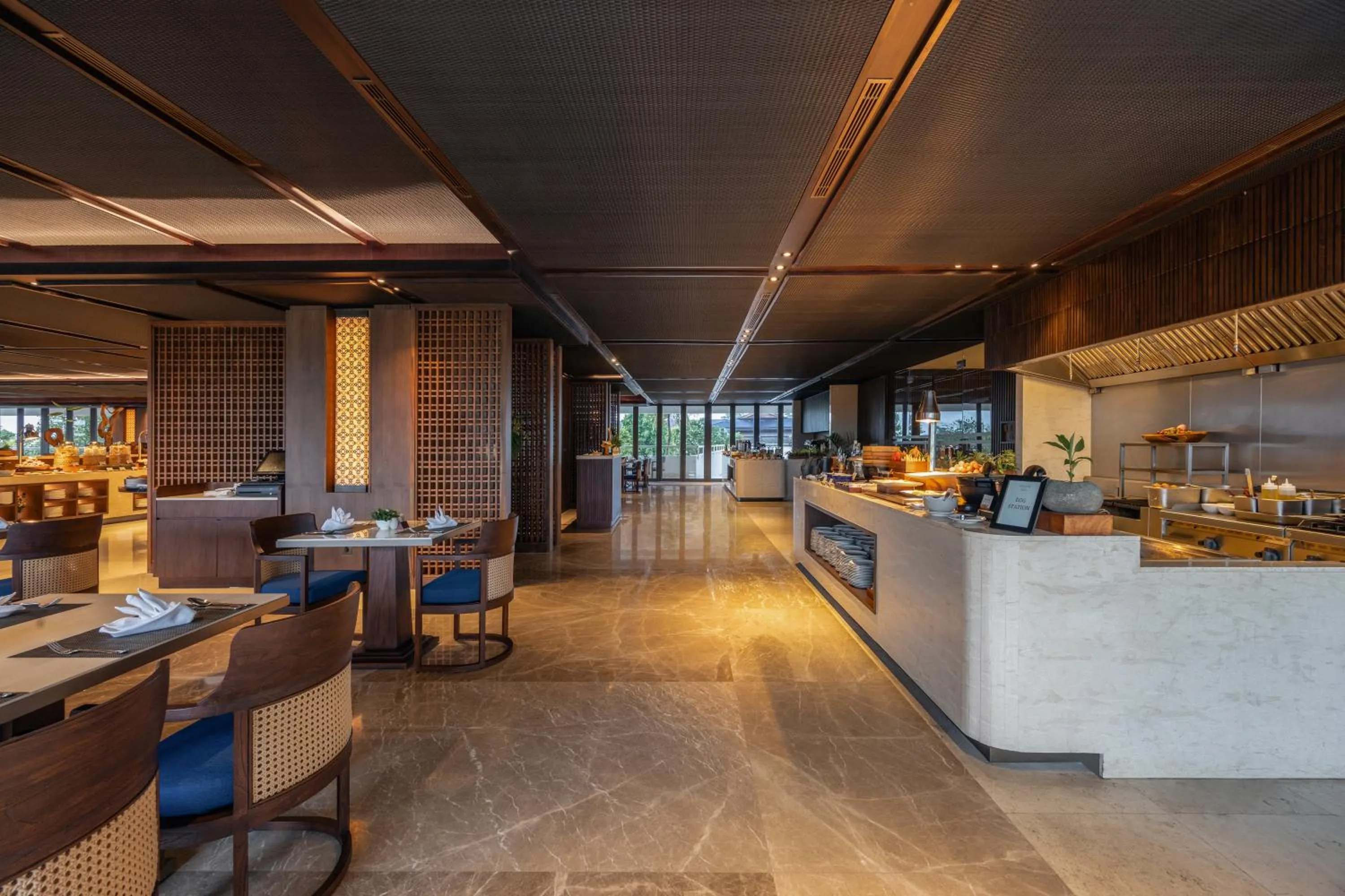 Restaurant/places to eat in Bali Beach Hotel