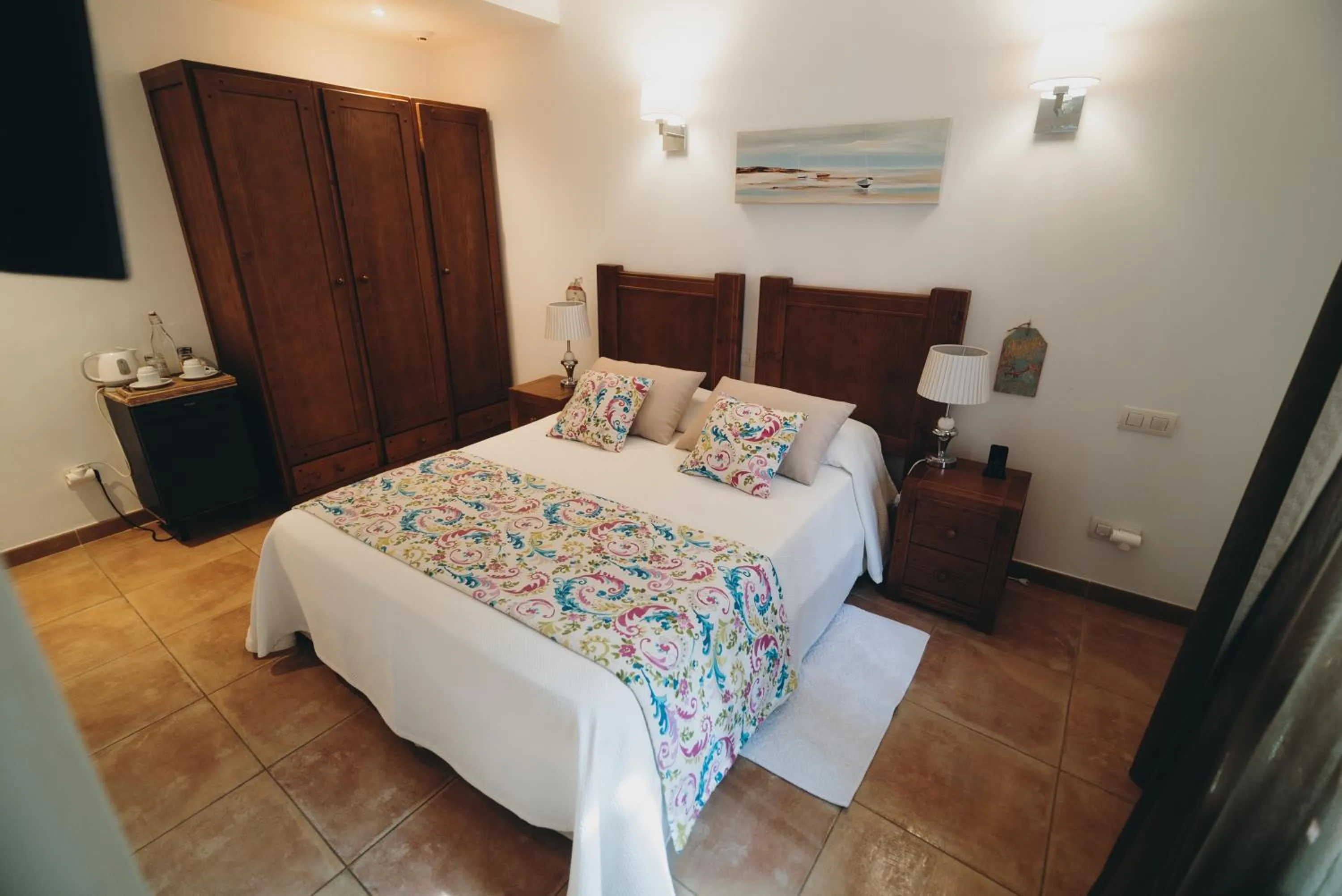 Photo of the whole room, Bed in Can Serrete