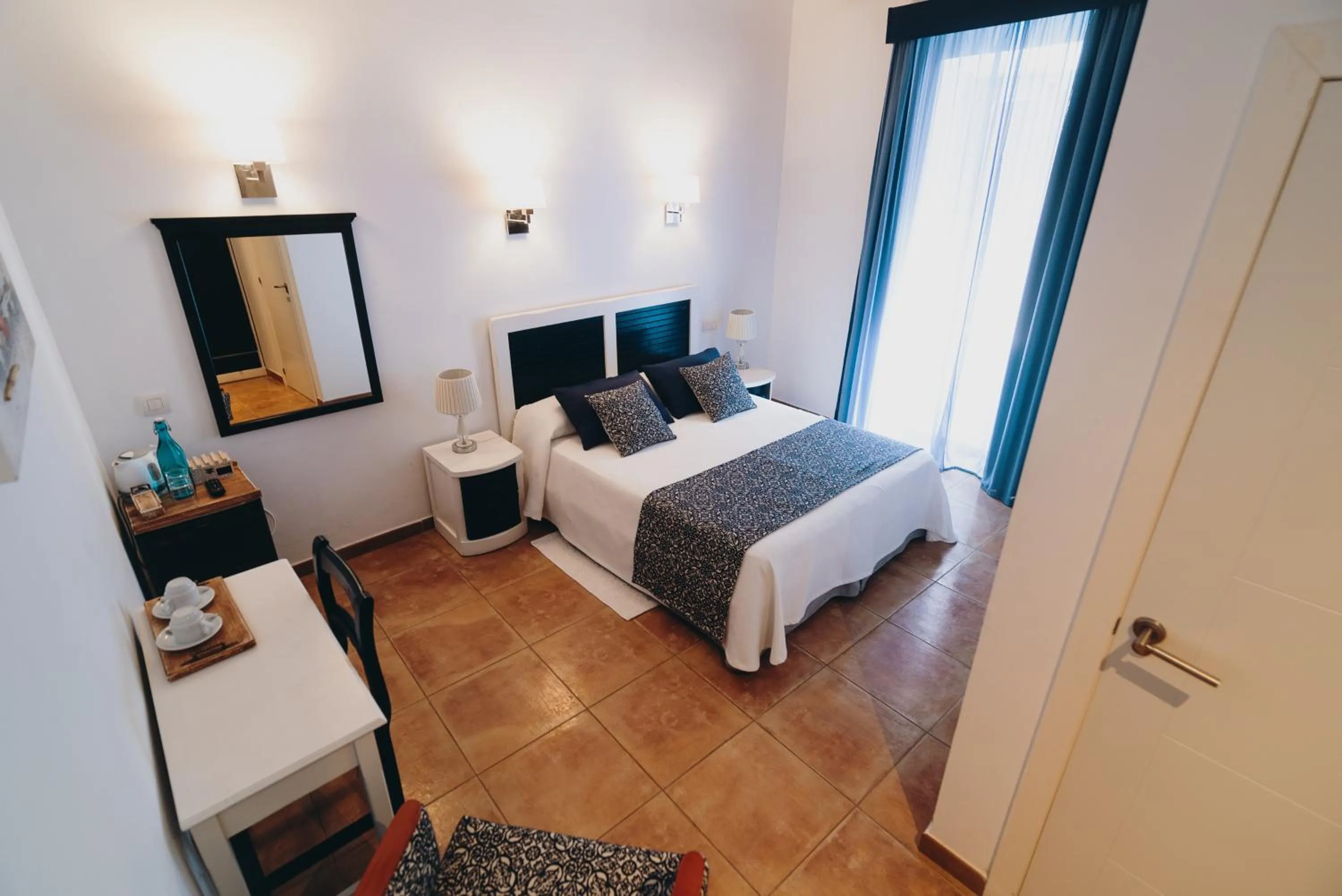 Photo of the whole room, Bed in Can Serrete